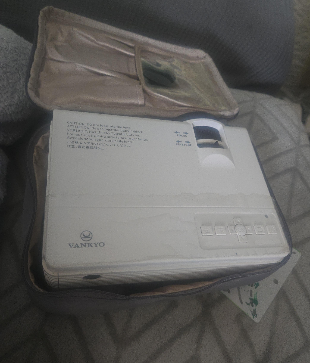 Vankyo Mini Projector with Carrying Case thumbnail