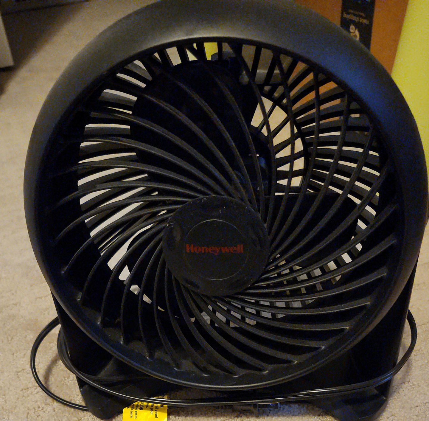 Honeywell Small Personal Fan thumbnail