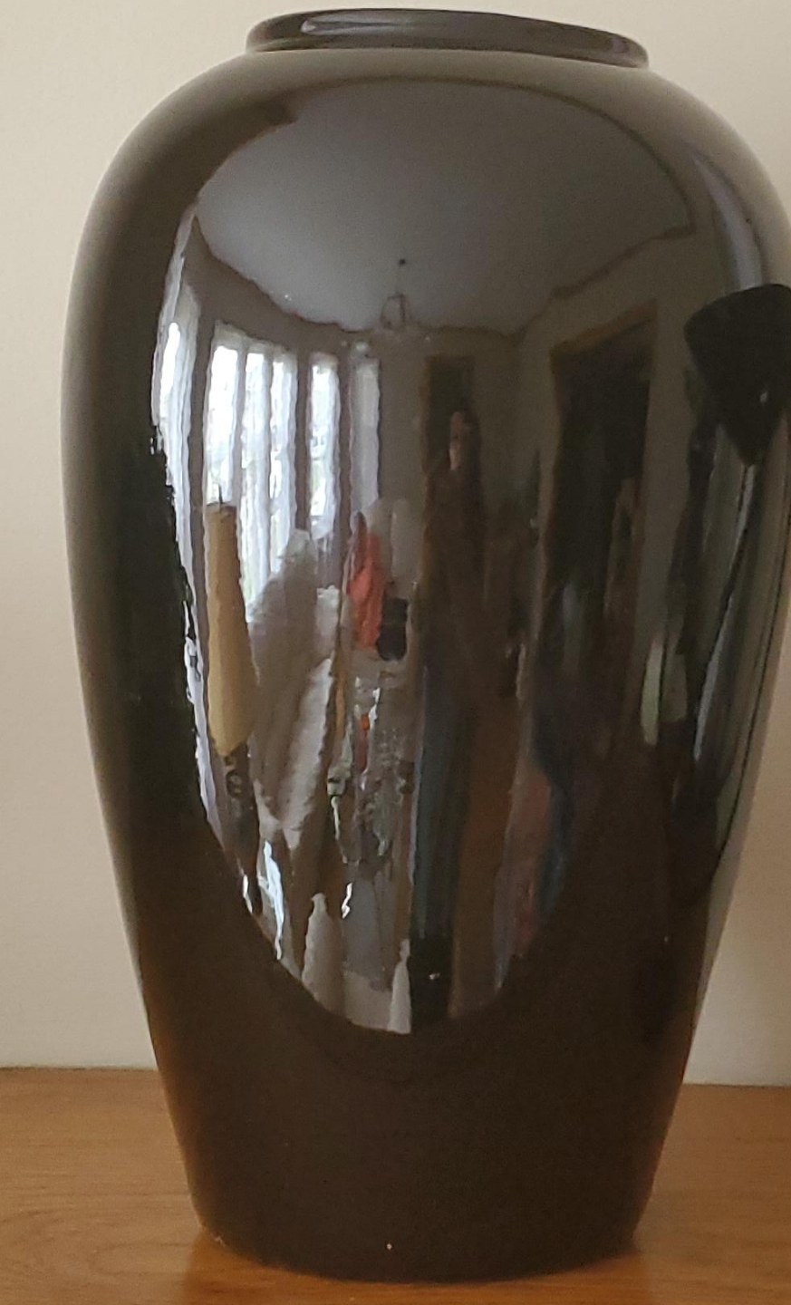 Black Glossy Ceramic Vase thumbnail