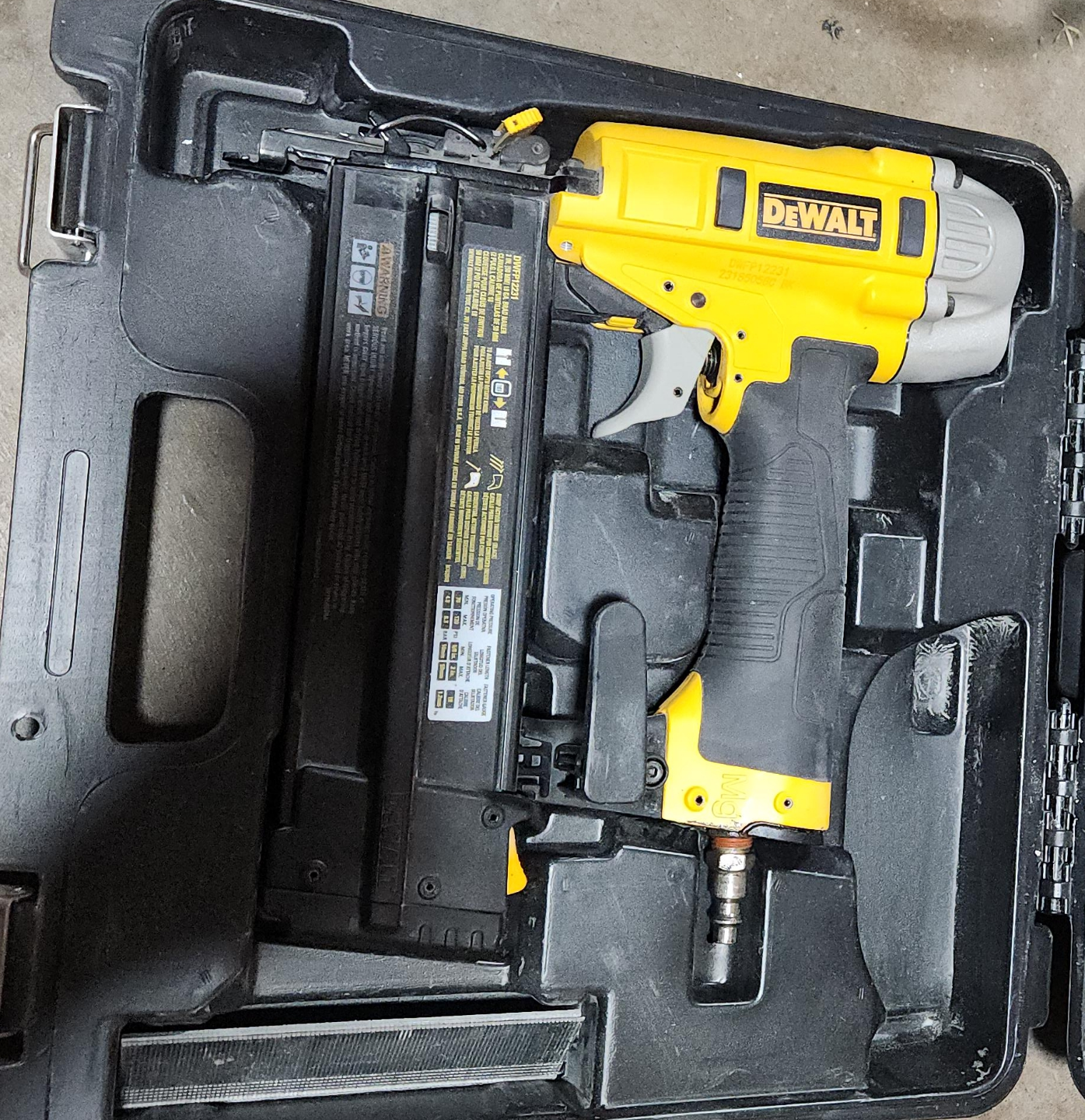 Dewalt Heavy-Duty 18 Gauge Brad Nailer thumbnail