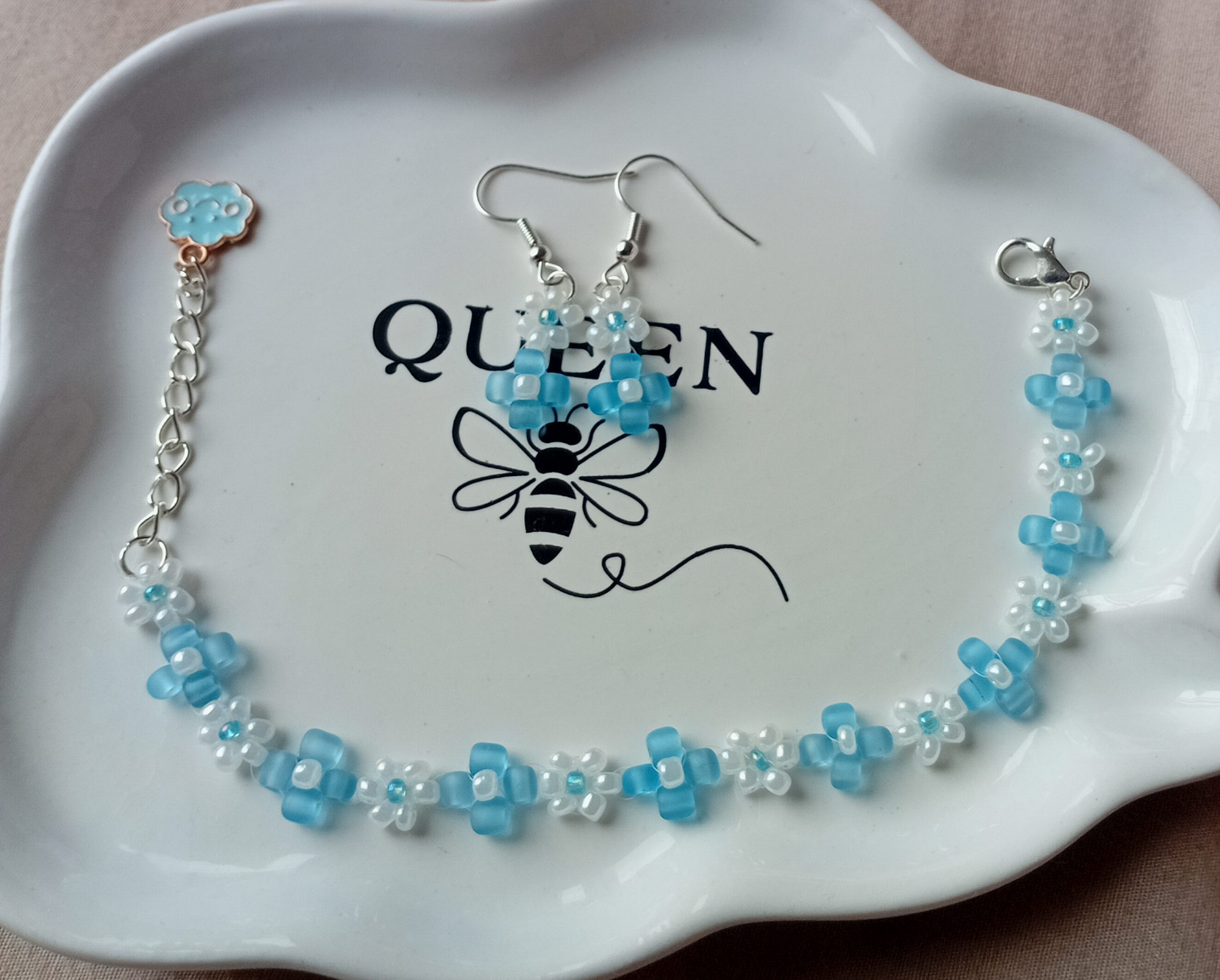 Handmade Daisy Bracelet and Earring Set thumbnail