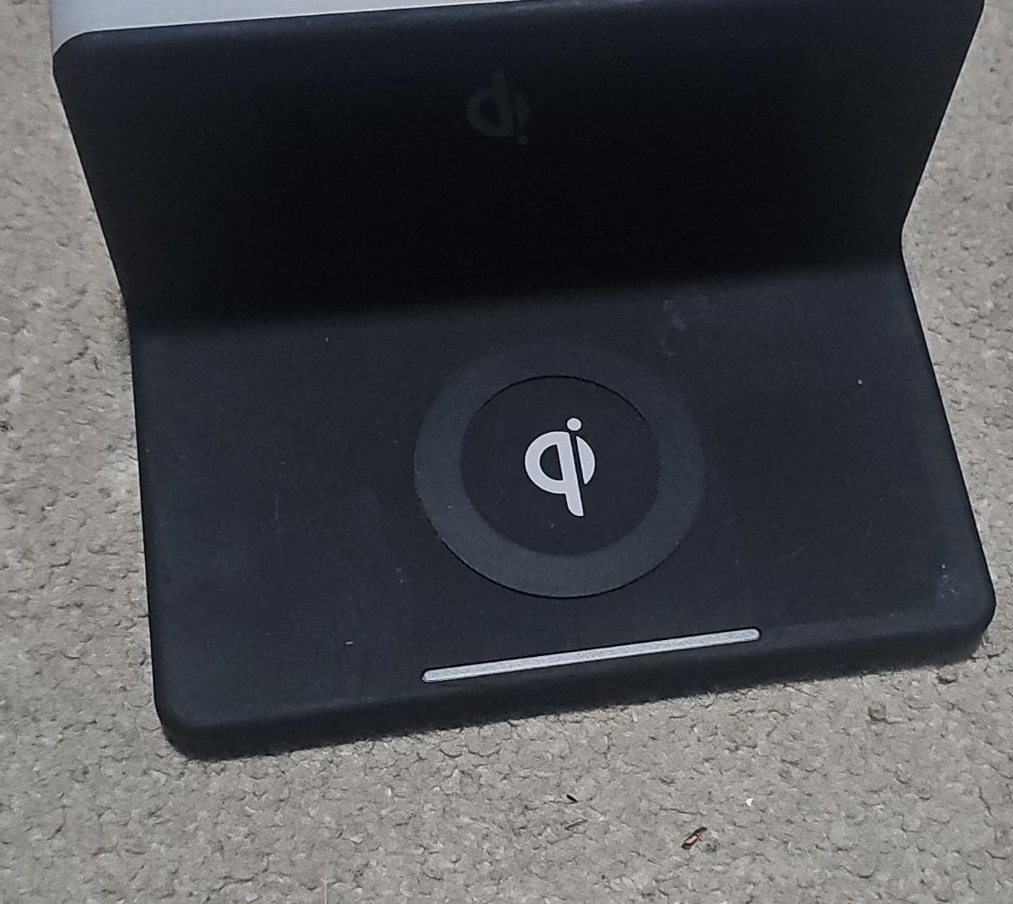 Wireless Qi Charger Stand thumbnail