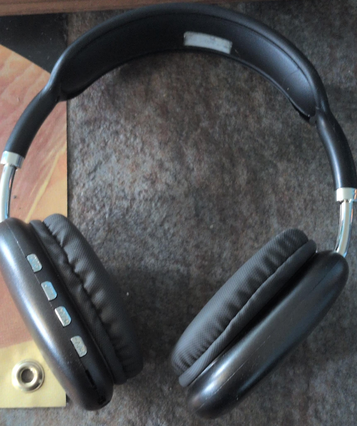 Wireless Bluetooth Headphones thumbnail