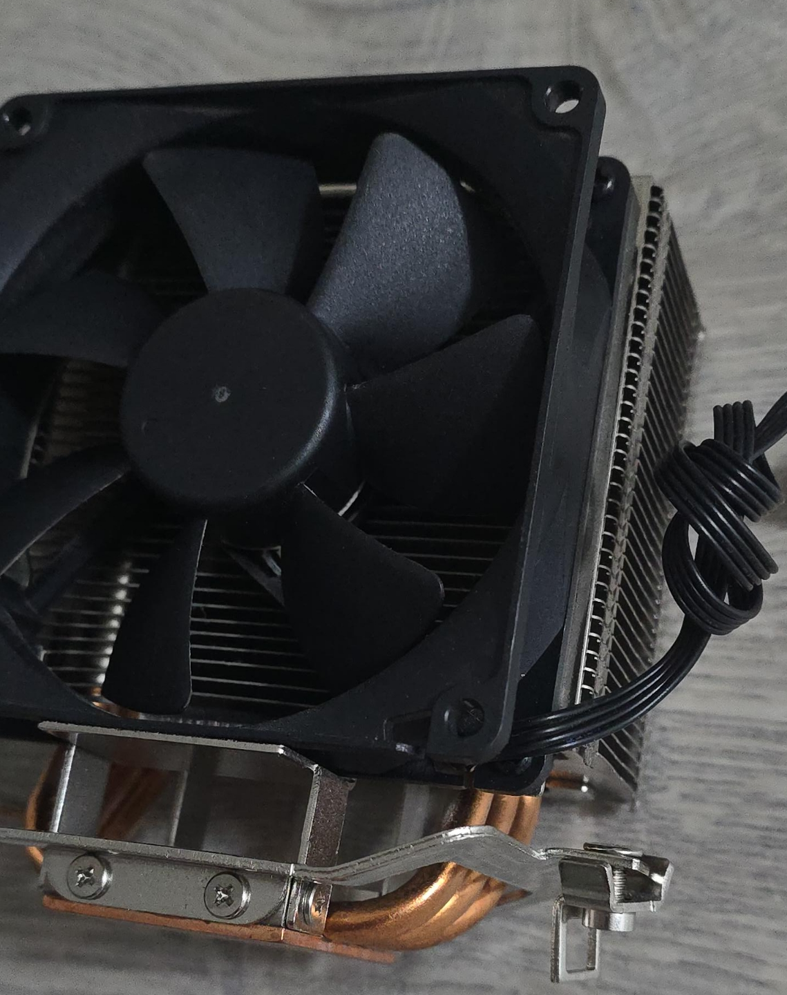 CPU Cooler with Fan - Excellent Condition thumbnail