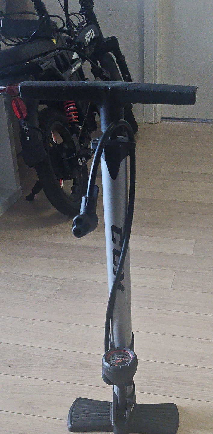 High-pressure floor pump with gauge CCM Brand thumbnail