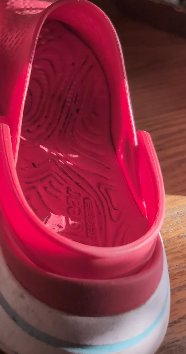 Skechers caki gear red crocks image indicator(1)