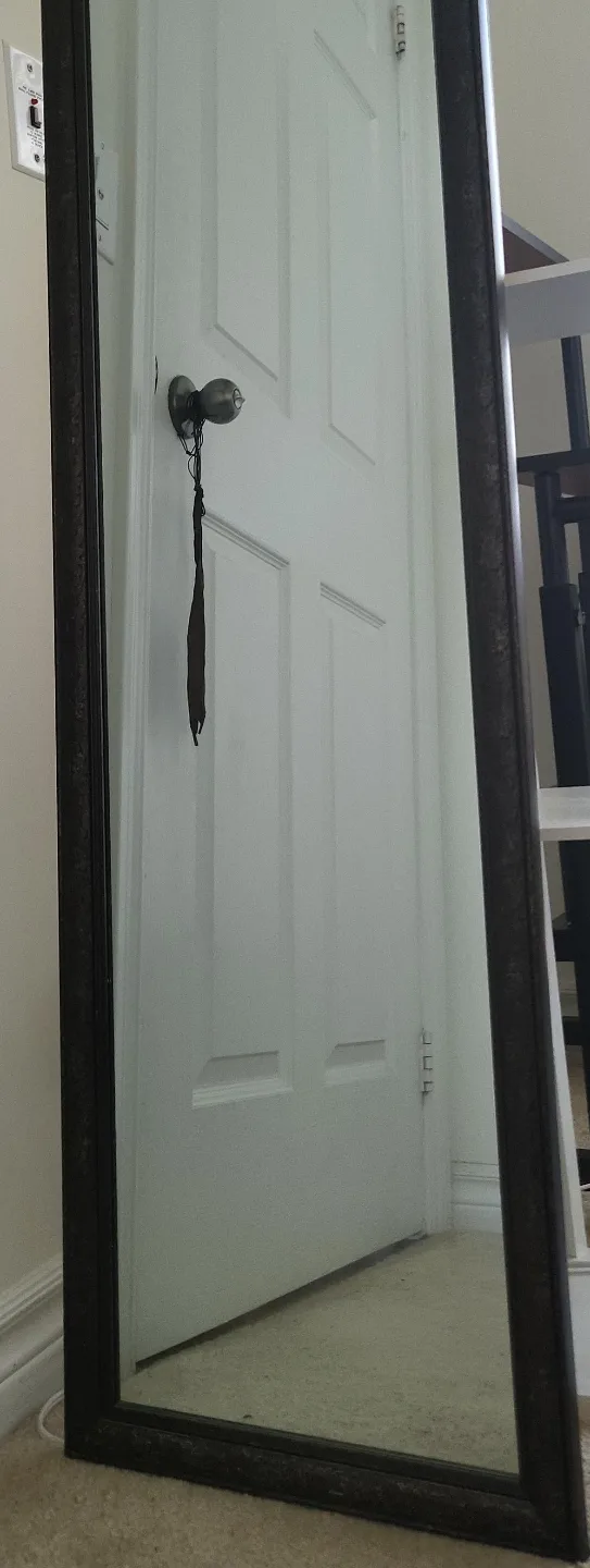 Full-Length Floor Mirror with Dark Frame 🏒