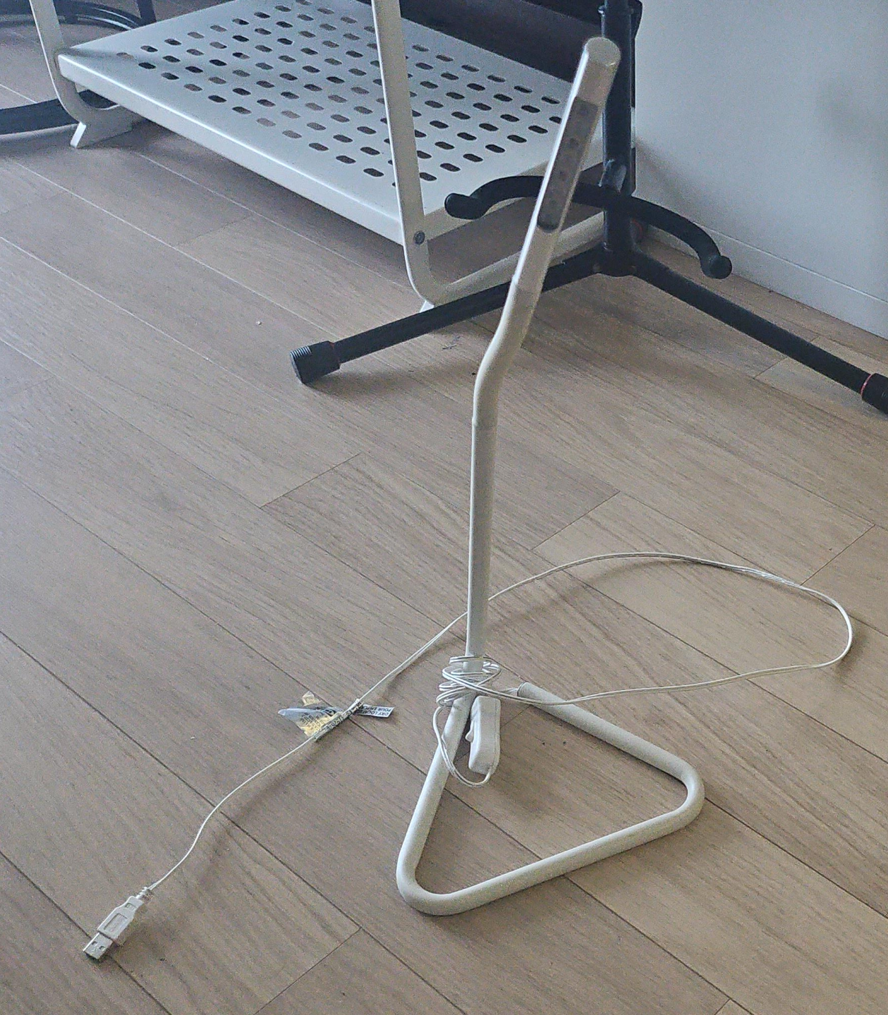 LED Desk Lamp with USB Power thumbnail