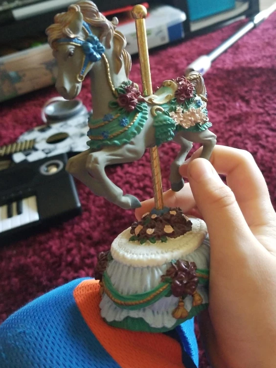 Horse Figurine💚🥕 thumbnail
