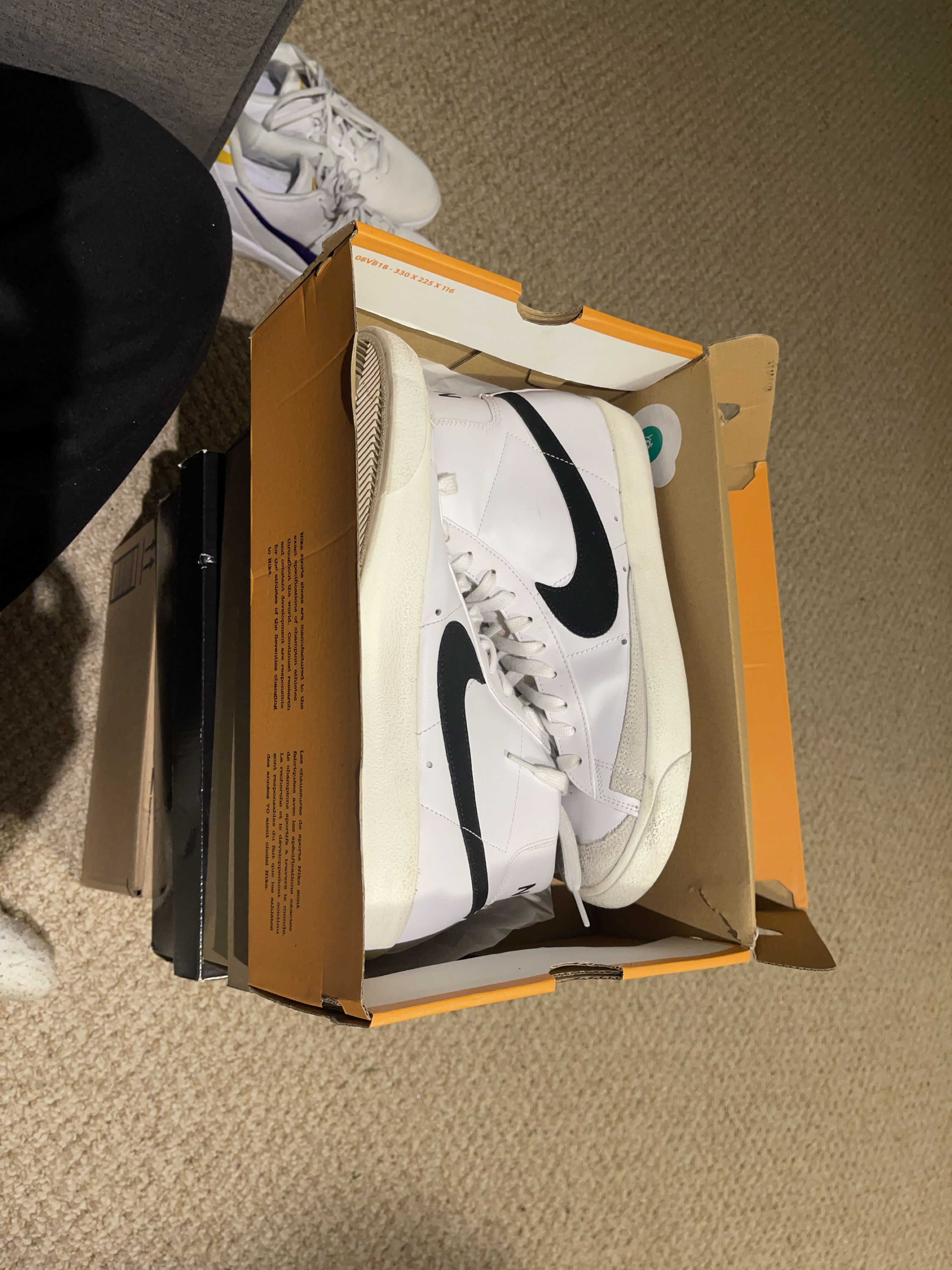 Nike Blazer Mid '77 White Black thumbnail
