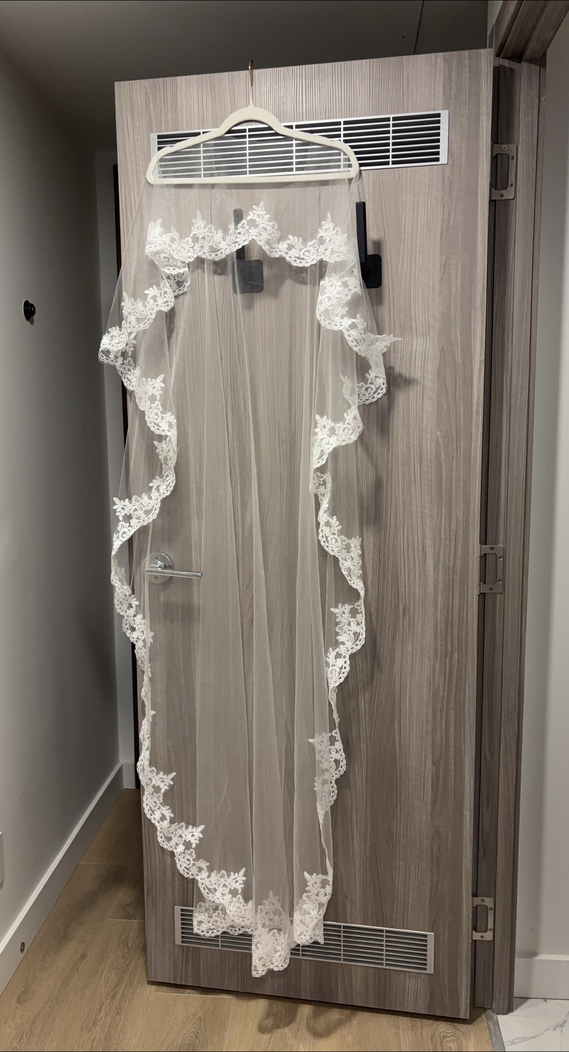 Lace trimmed wedding veil thumbnail