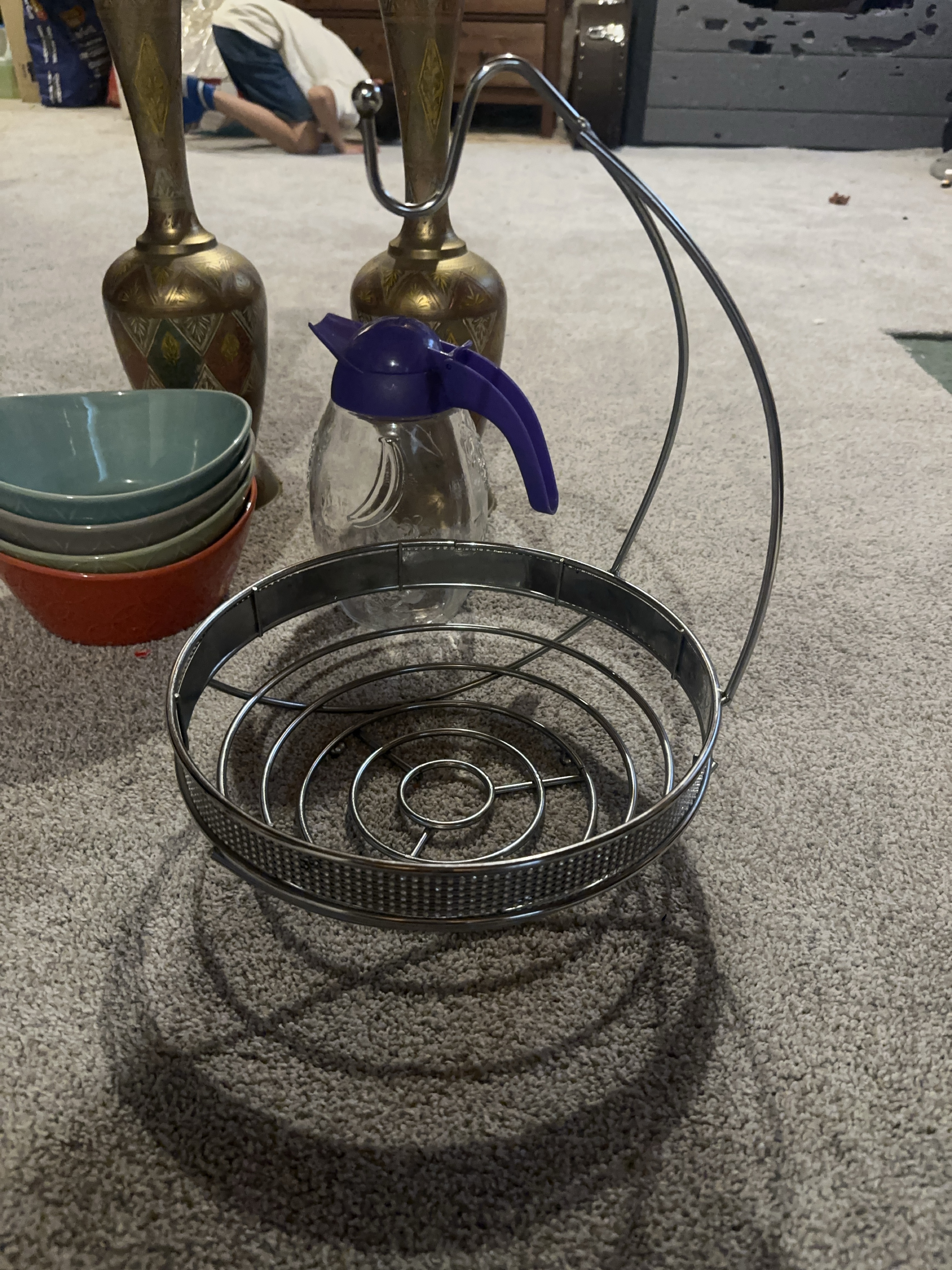 Fruit basket with metal stand