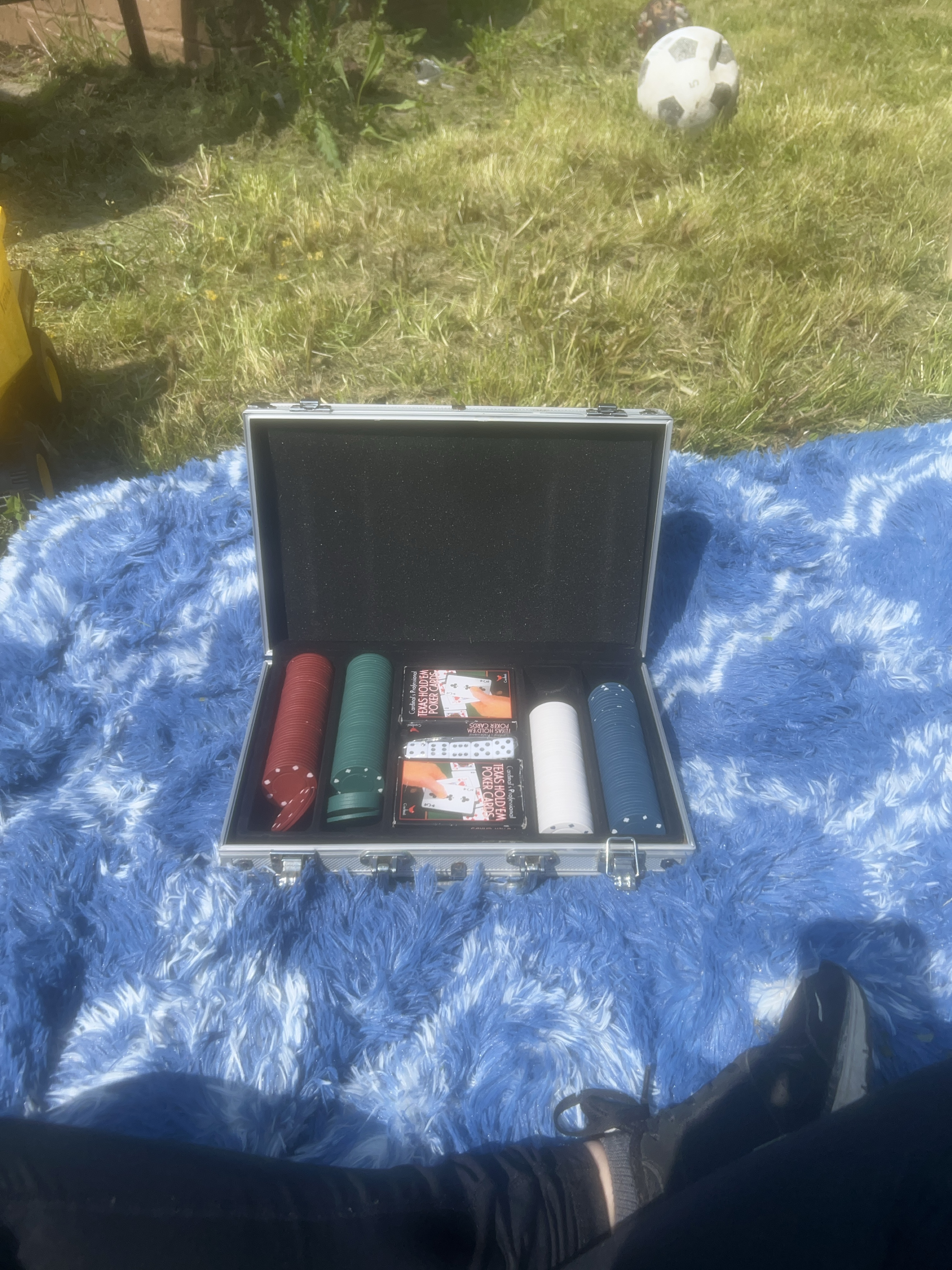 Poker Set in Aluminum Case thumbnail