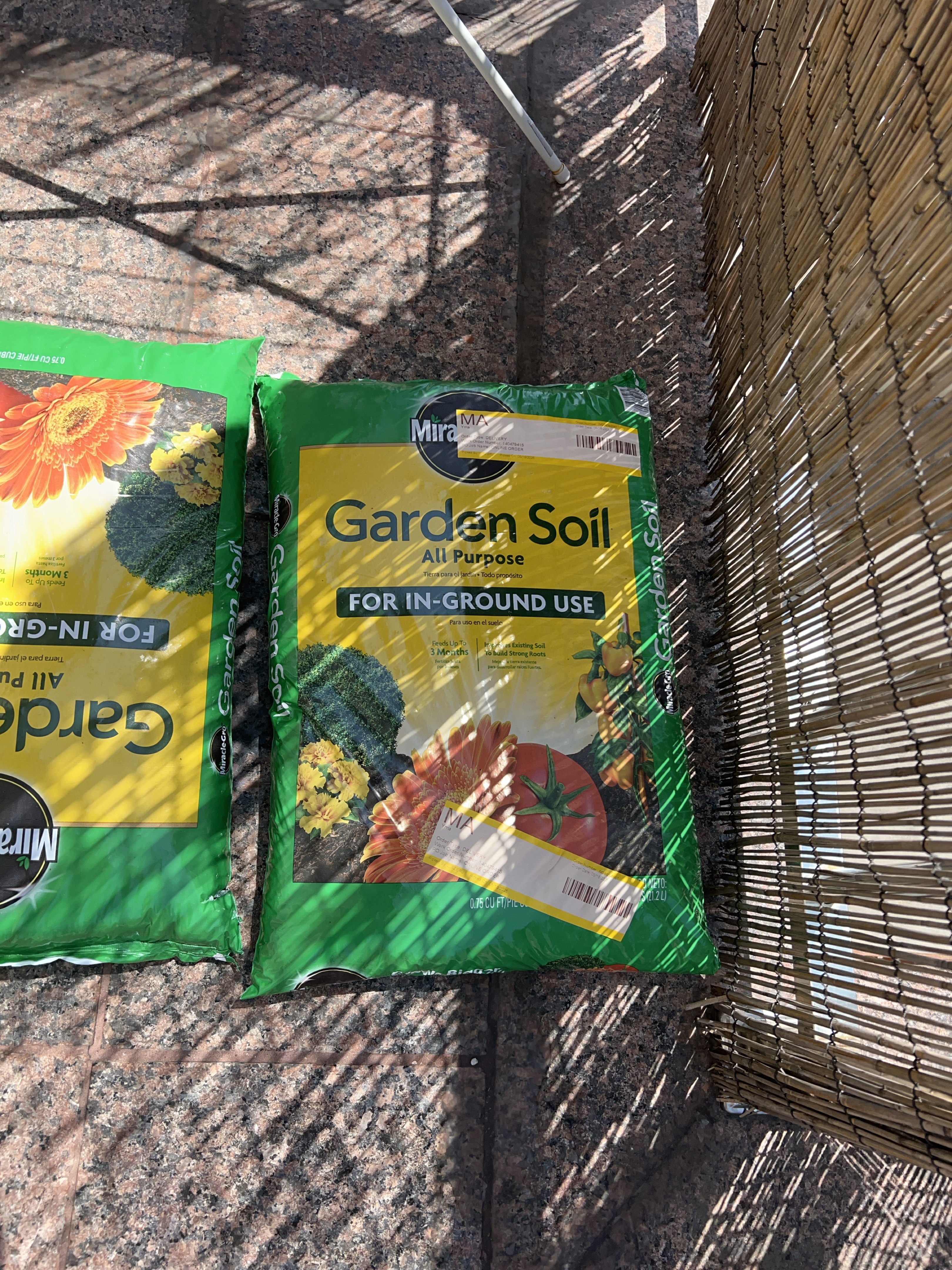 Miracle-Gro Garden Soil