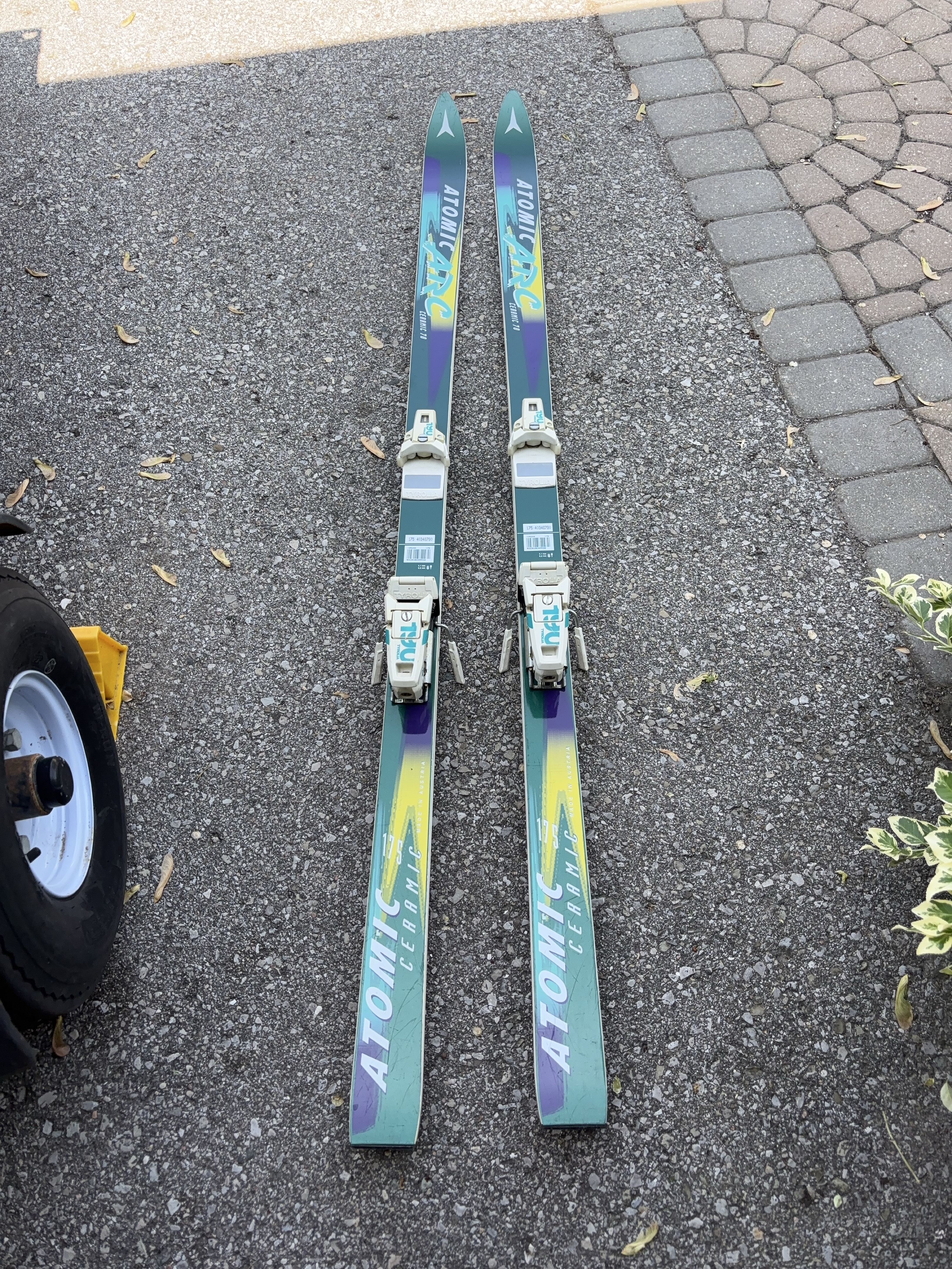 Atomic Arc Ceramic Skis thumbnail