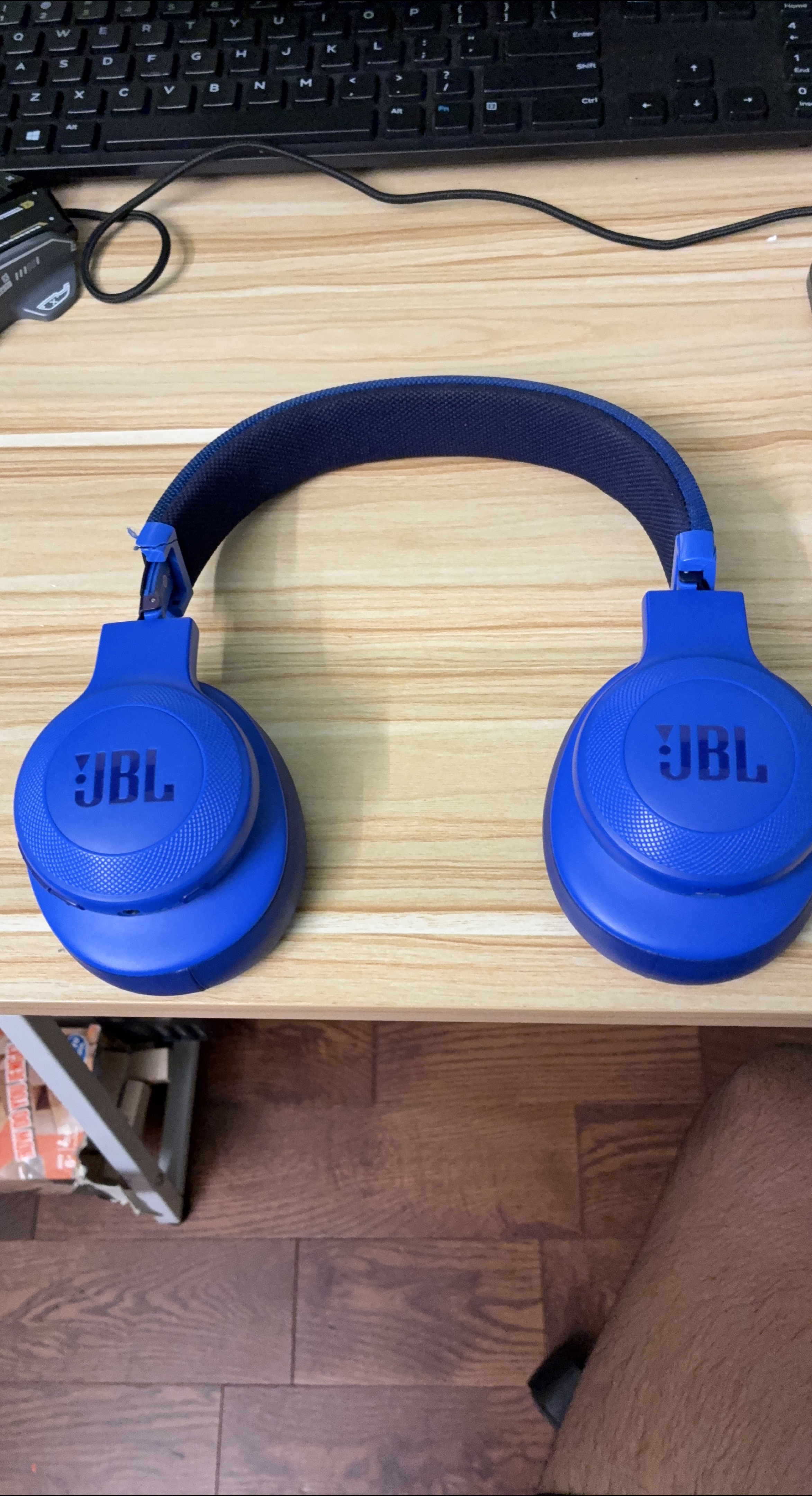 Blue JBL Headphones thumbnail