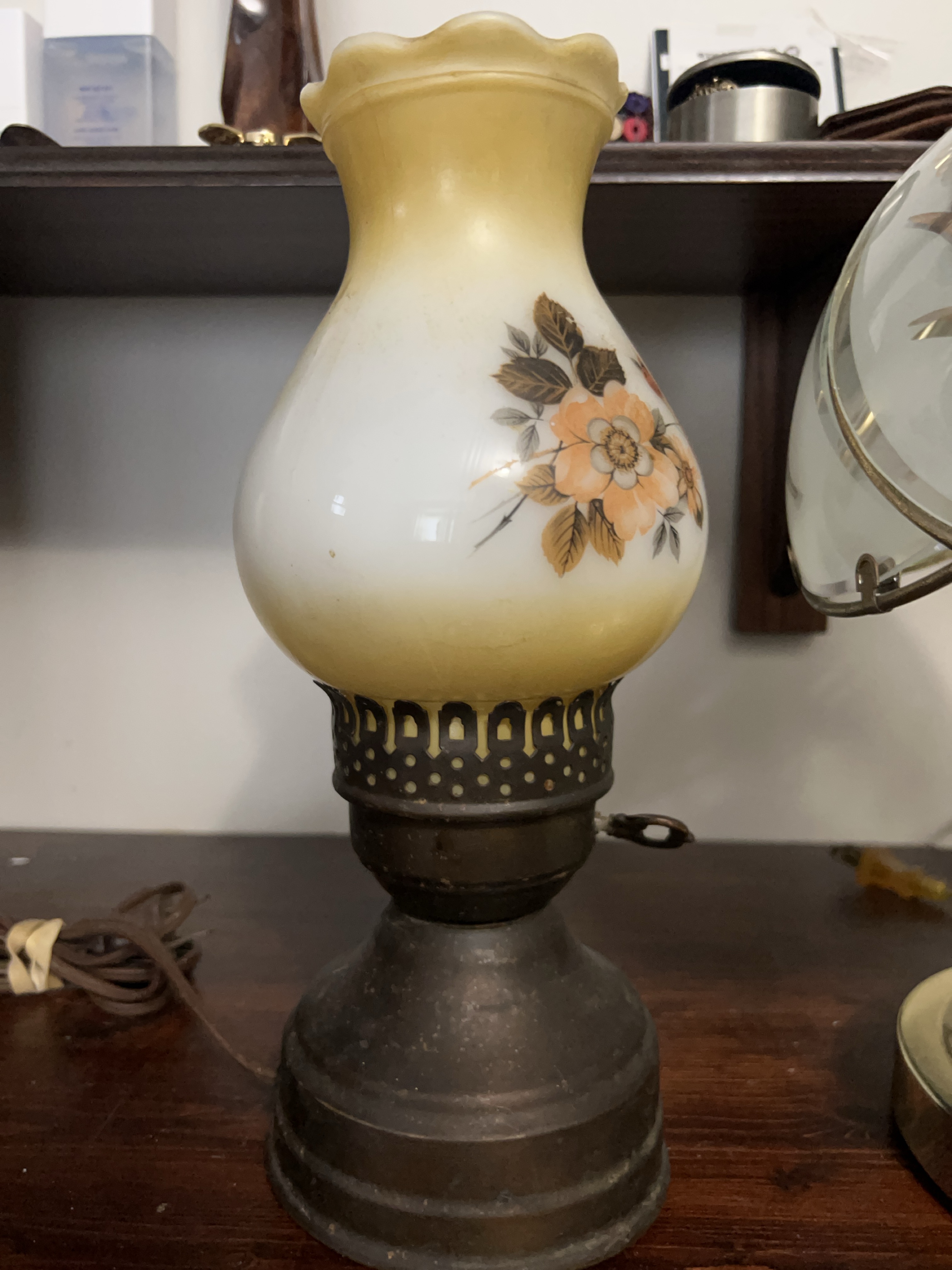 Vintage Floral Accent Lamp thumbnail