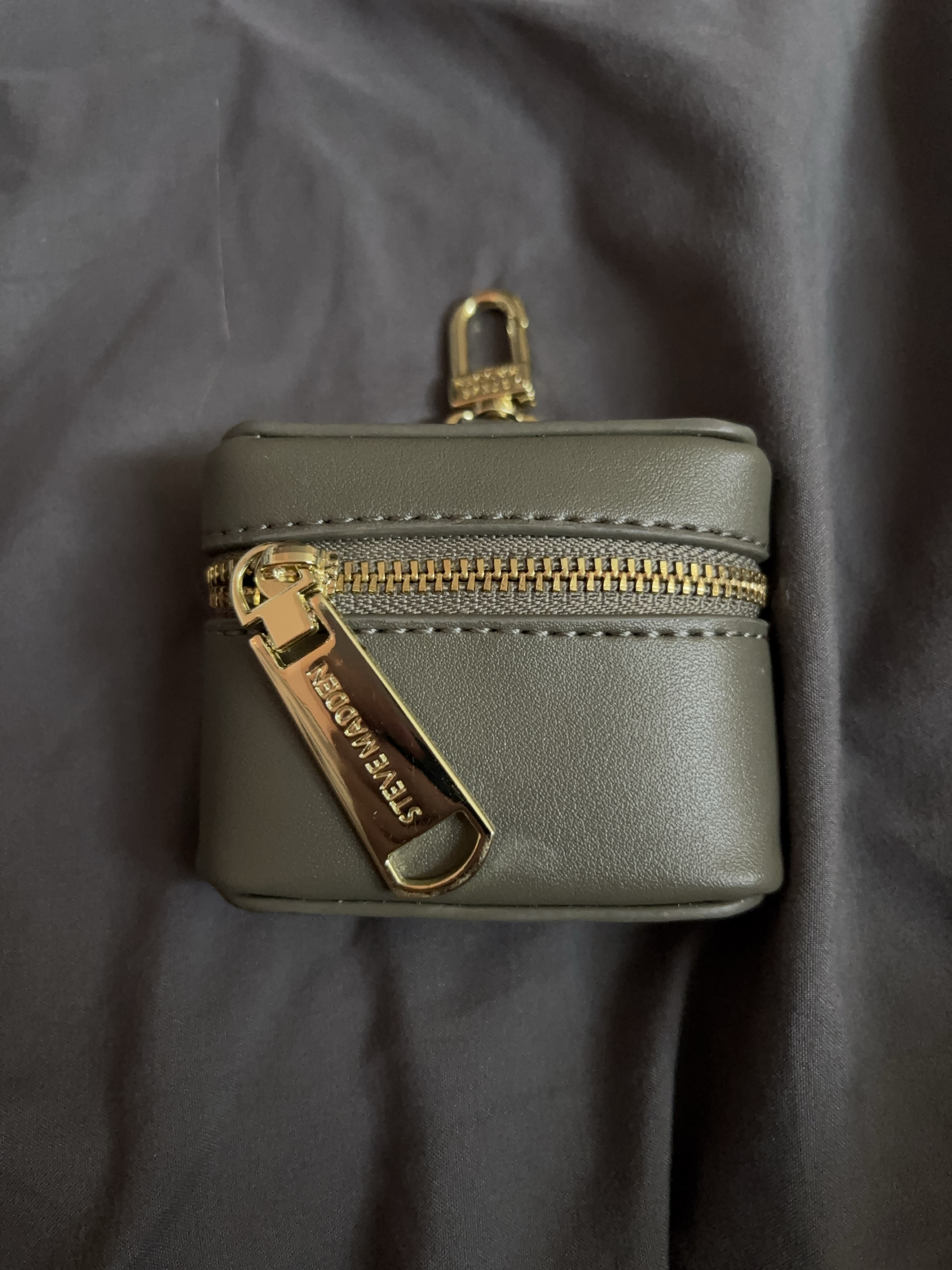 Steve Madden Airpod Case thumbnail