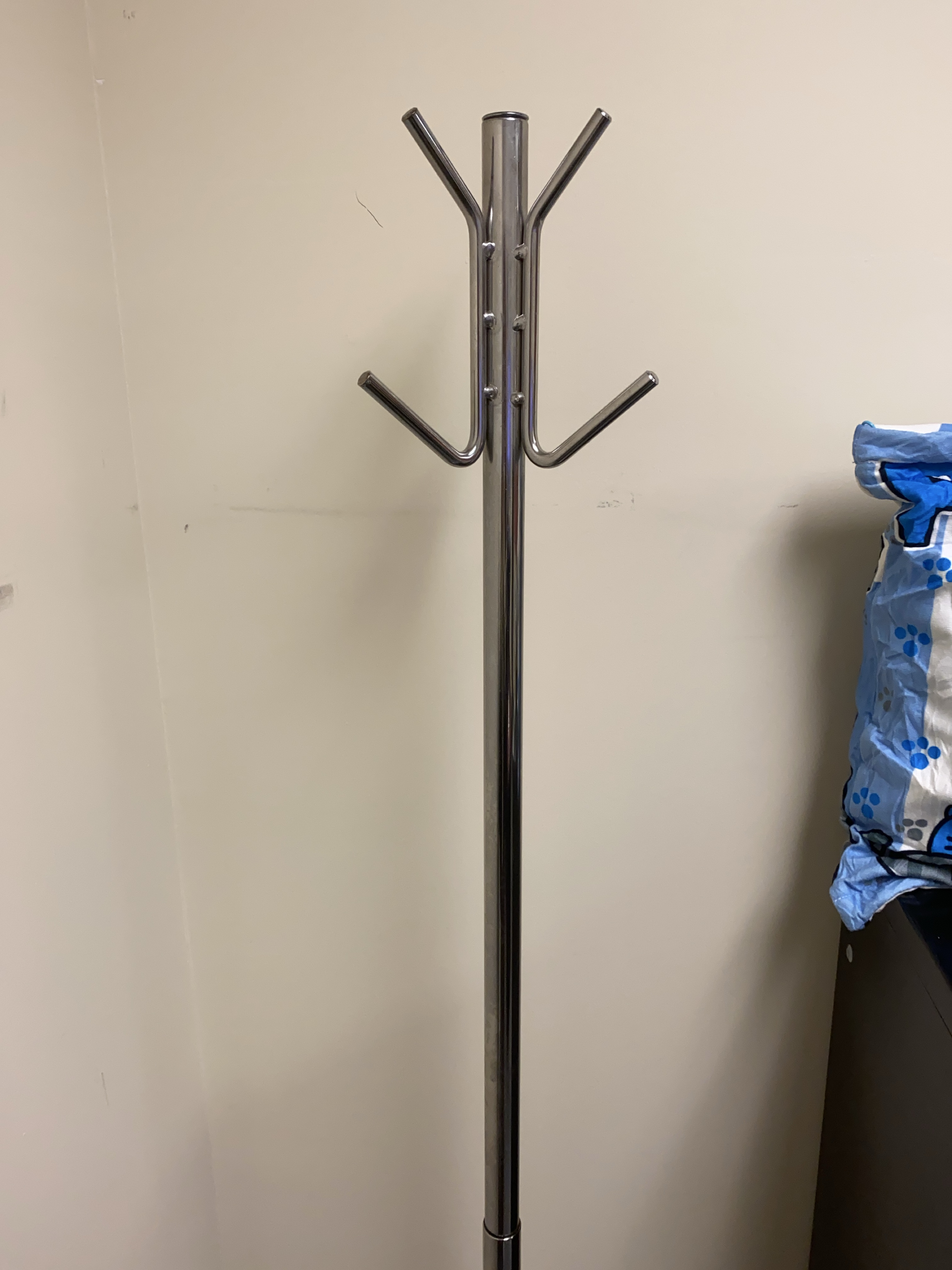 Metal Coat Rack 💚 thumbnail