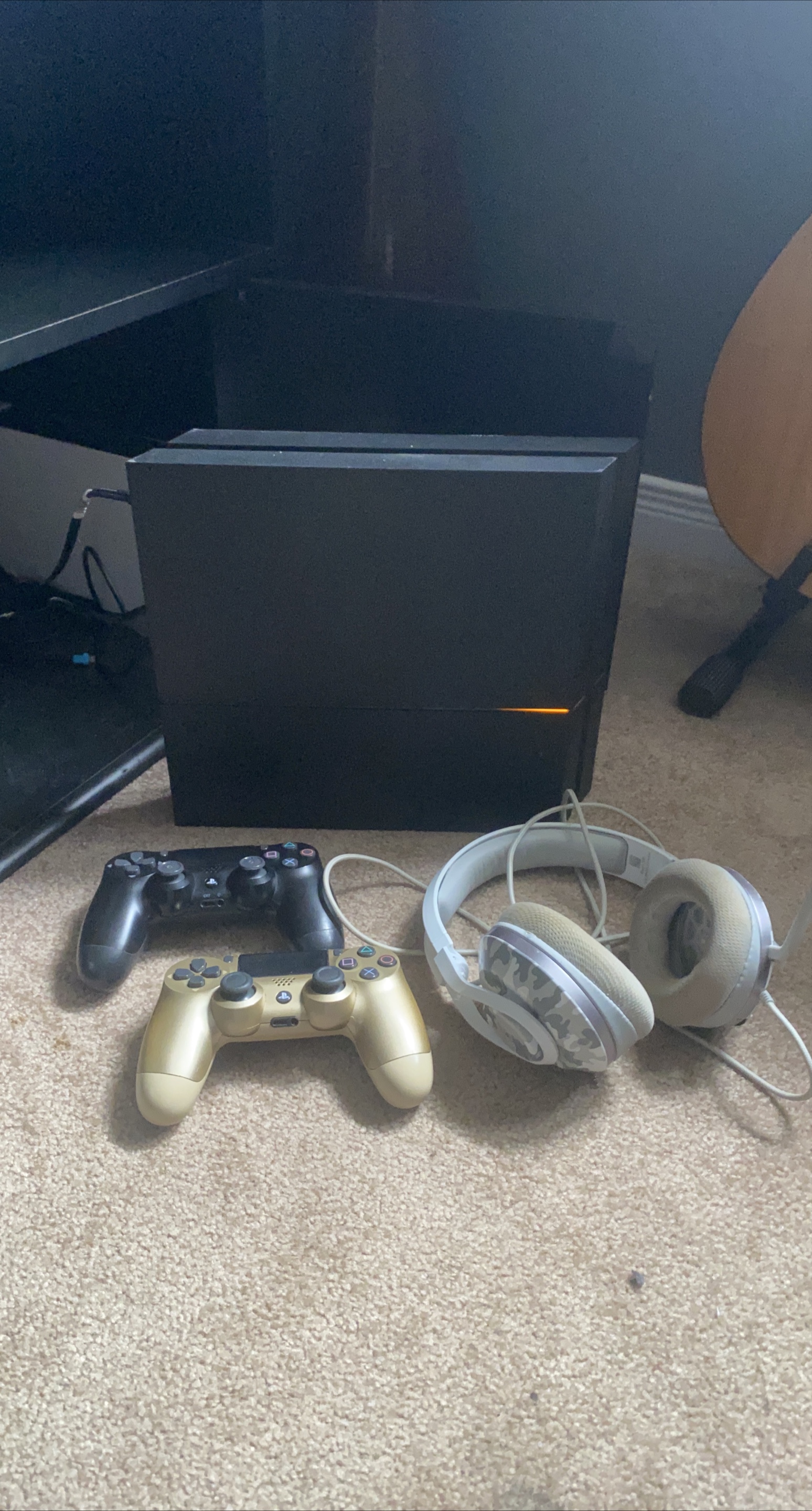 Sony PS4 Gaming Console Bundle thumbnail