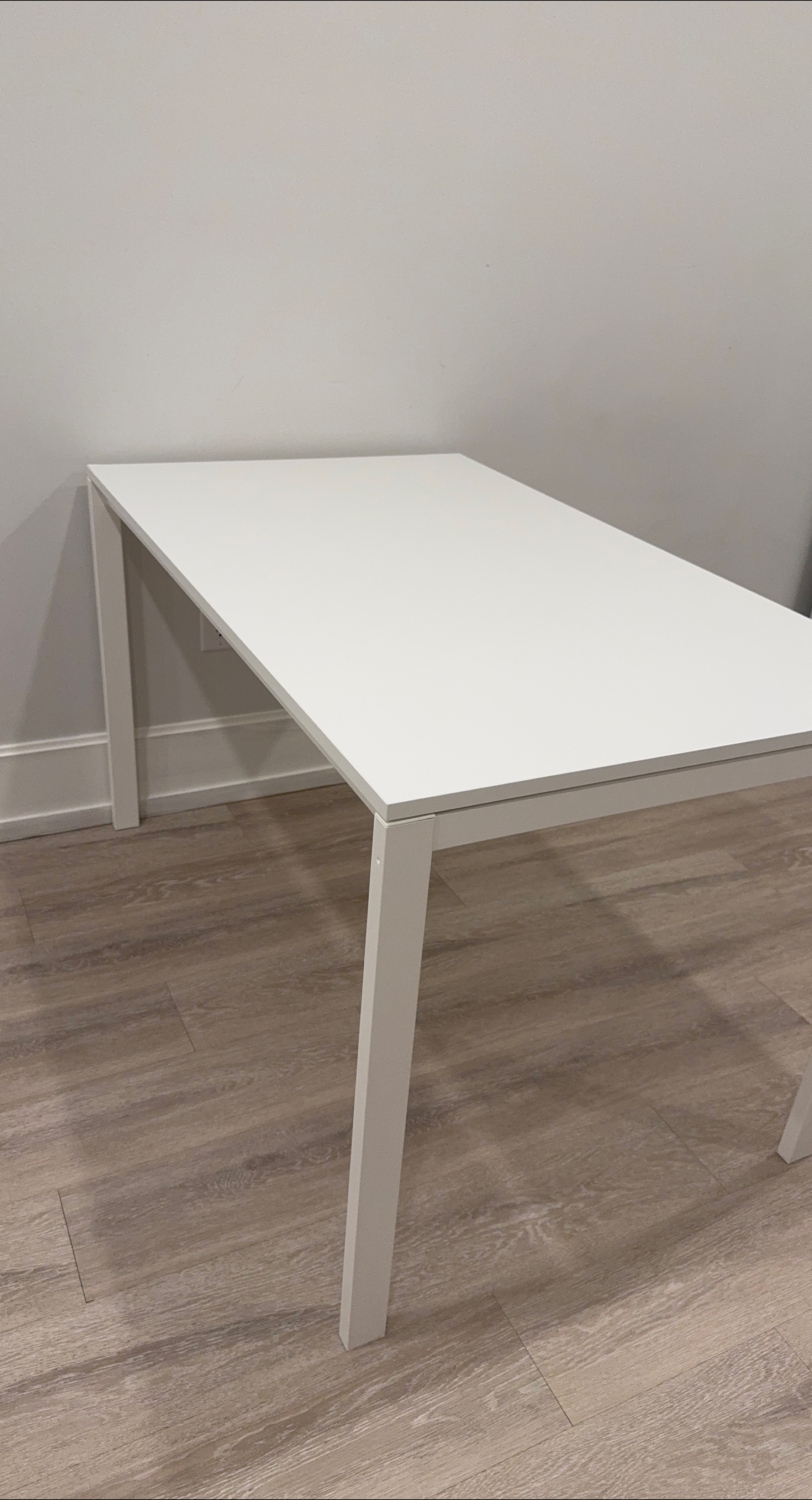 White Dining Table thumbnail