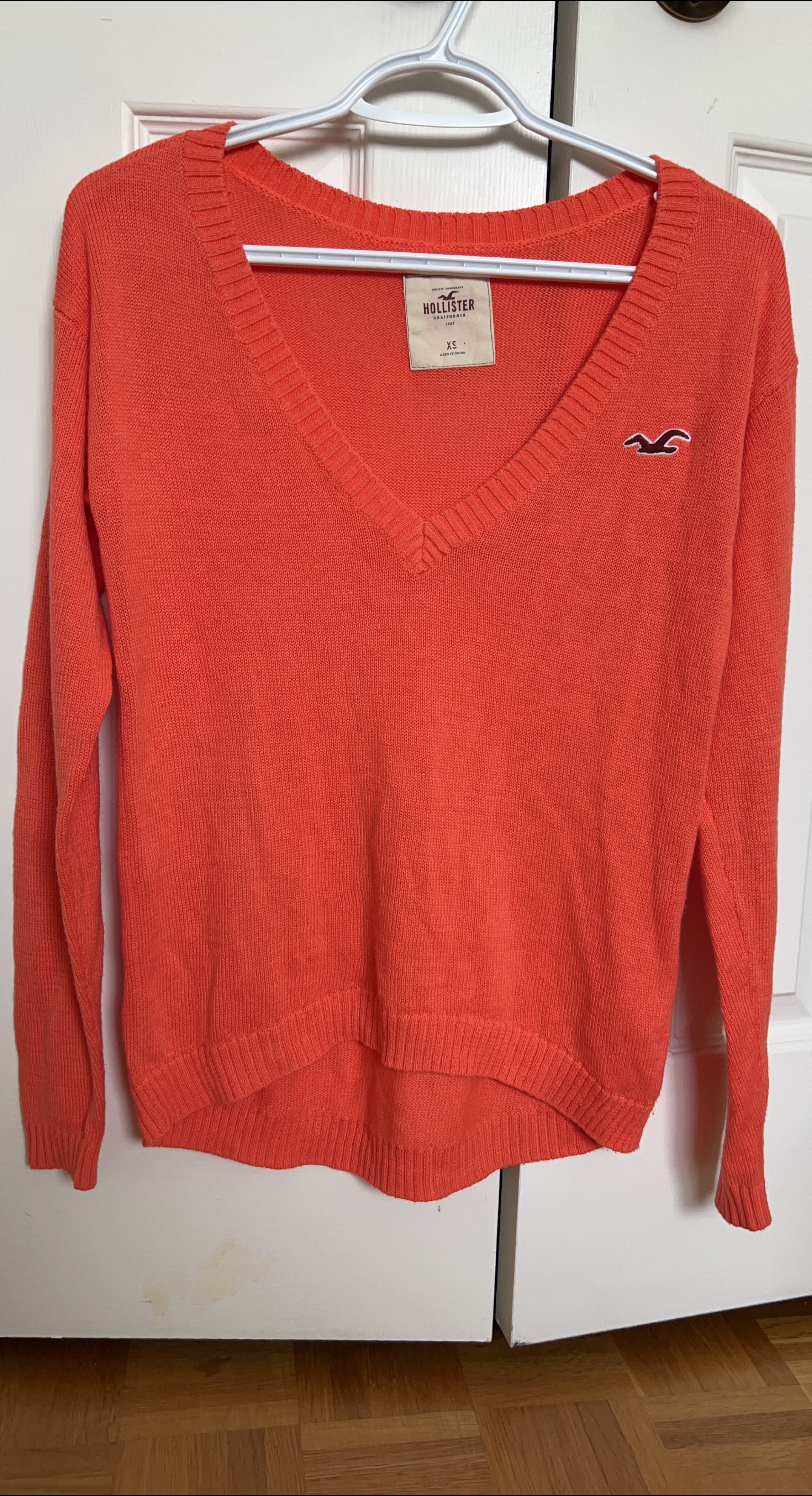 Women's Hollister coral V-Neck long sleeve size XS thumbnail