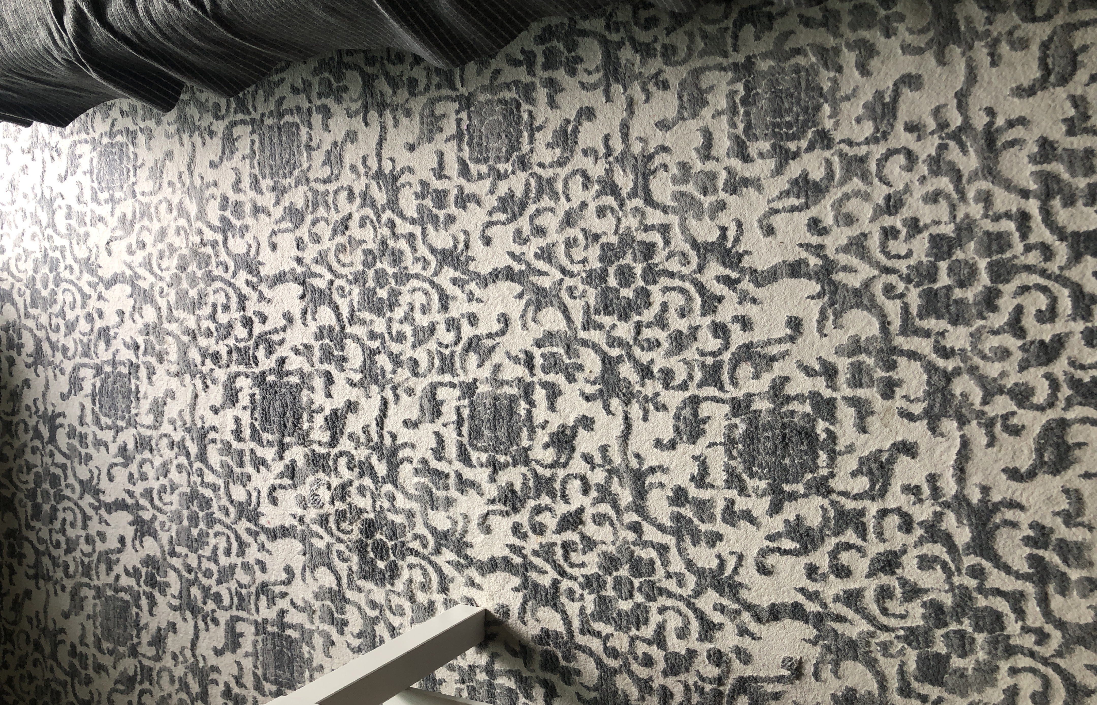 Stylish Grey Patterned Rug thumbnail