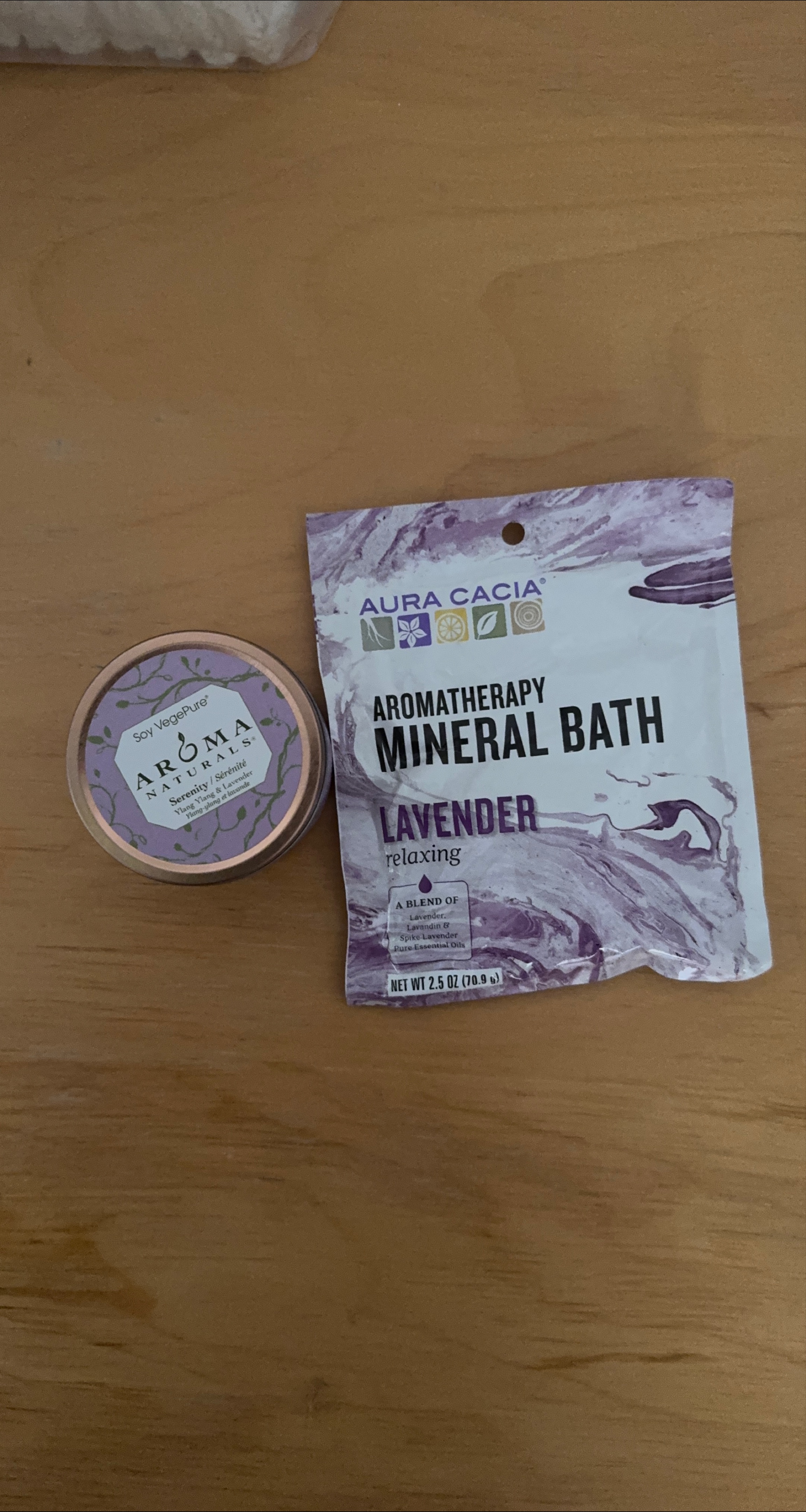 Aroma candle and mineral bath packet thumbnail