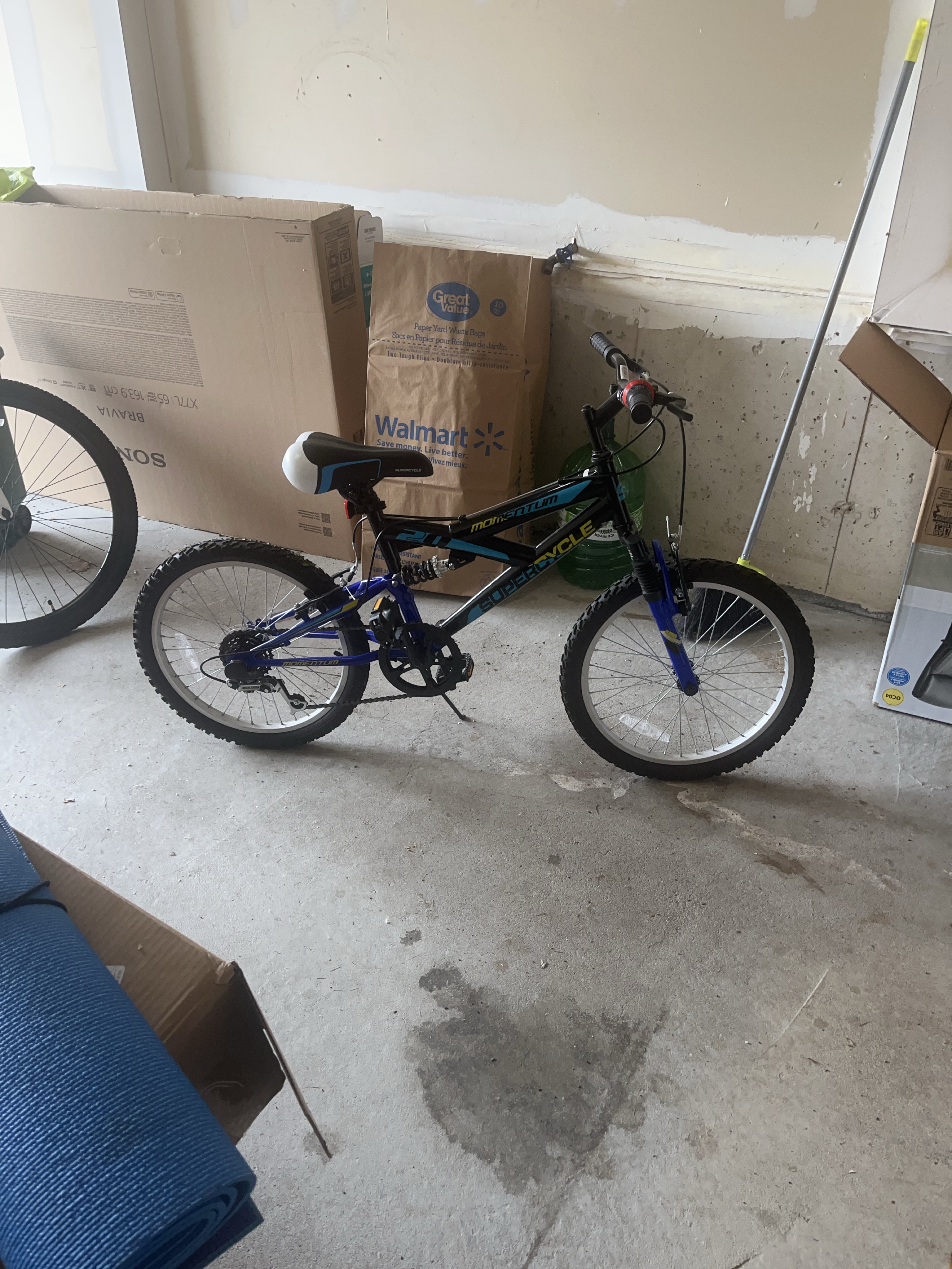 Momentum Supercycle Kids Bike
