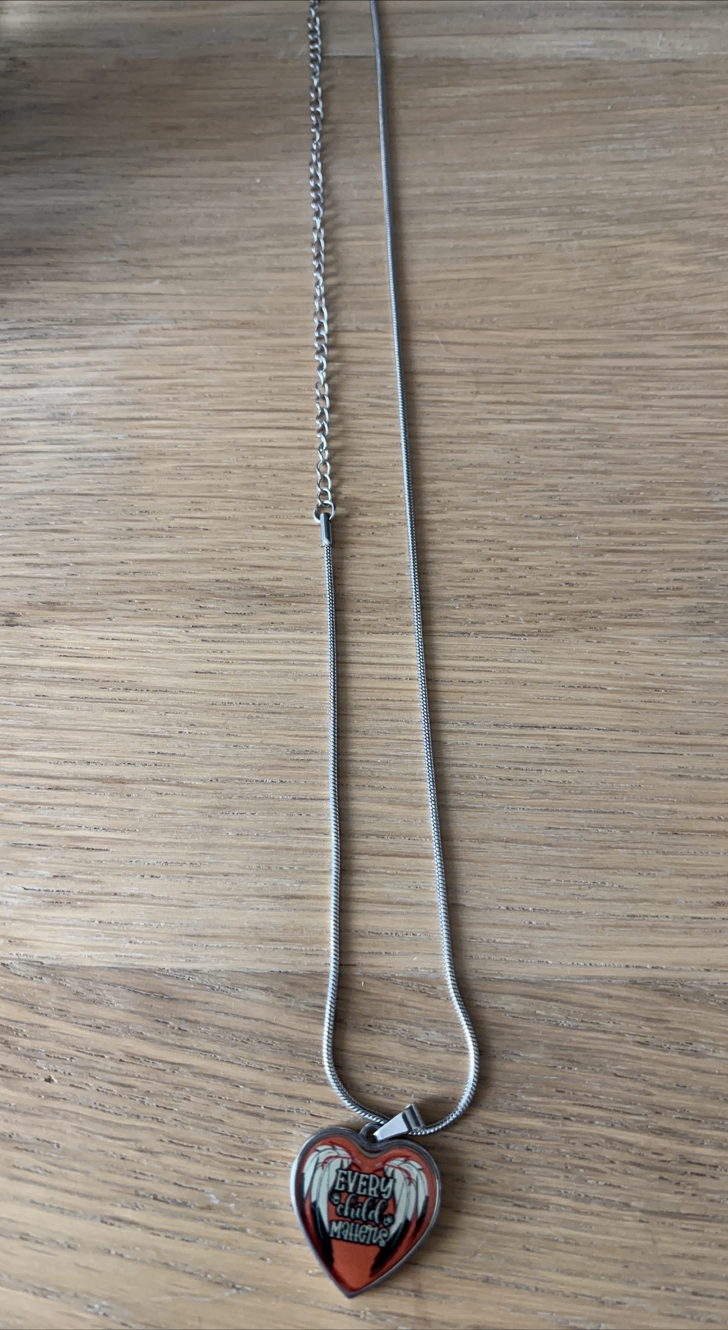 Heart-shaped pendant necklace thumbnail