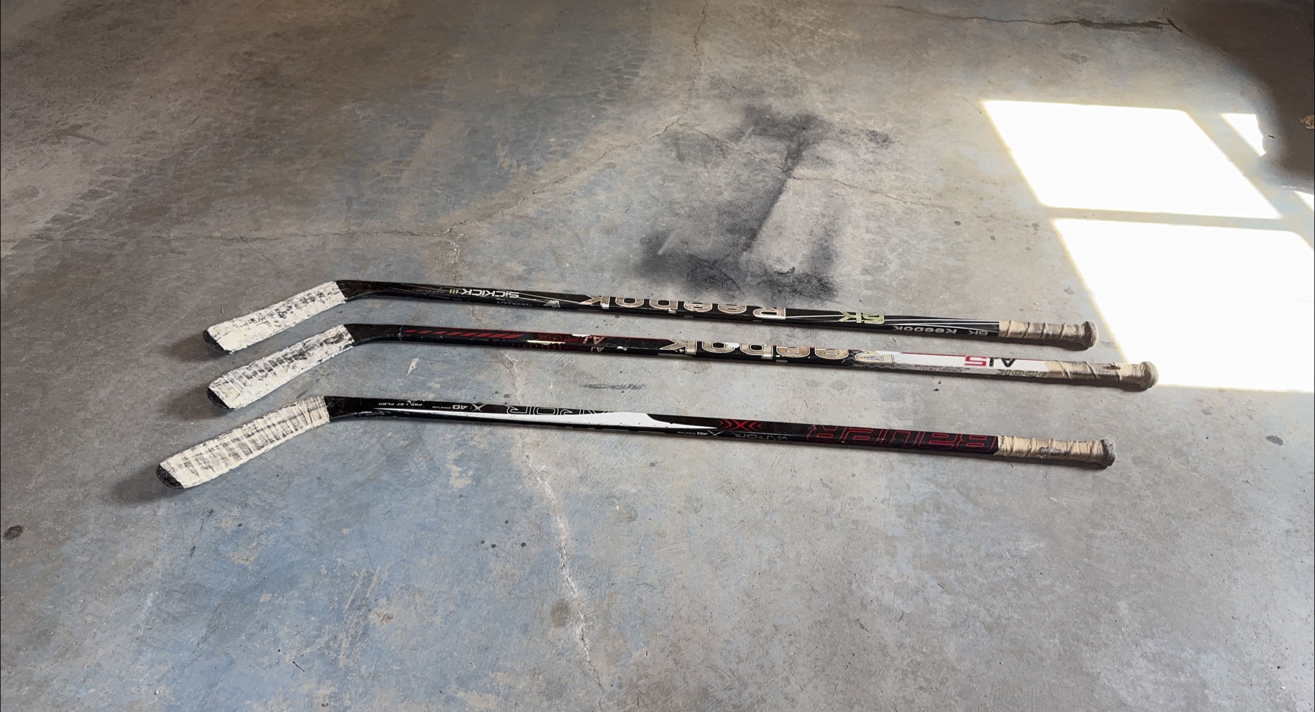 Used Hockey Sticks thumbnail