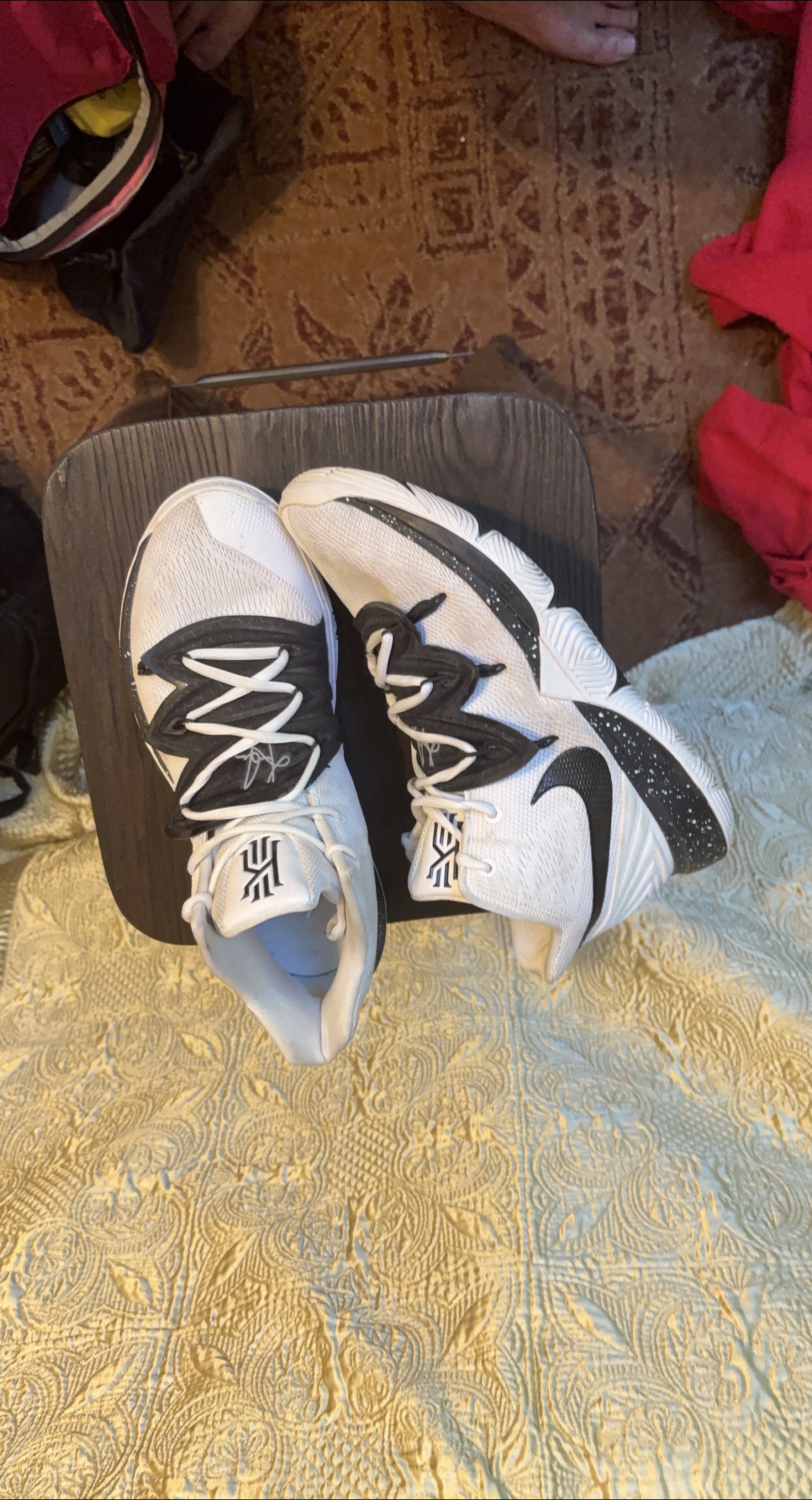 Kyrie 5 Sneakers thumbnail