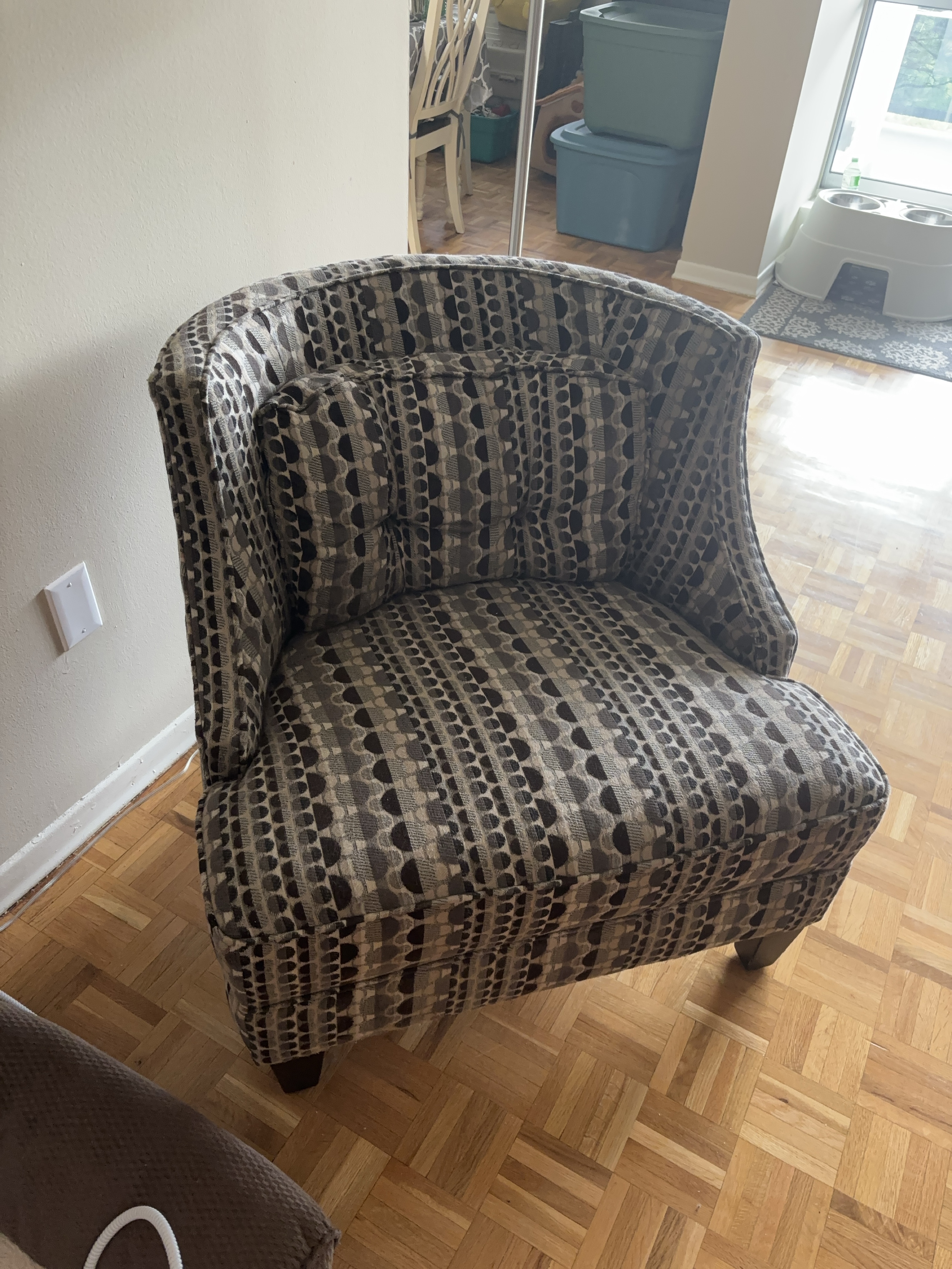 MUST GO TODAY Accent Chair with Unique Pattern💚 thumbnail