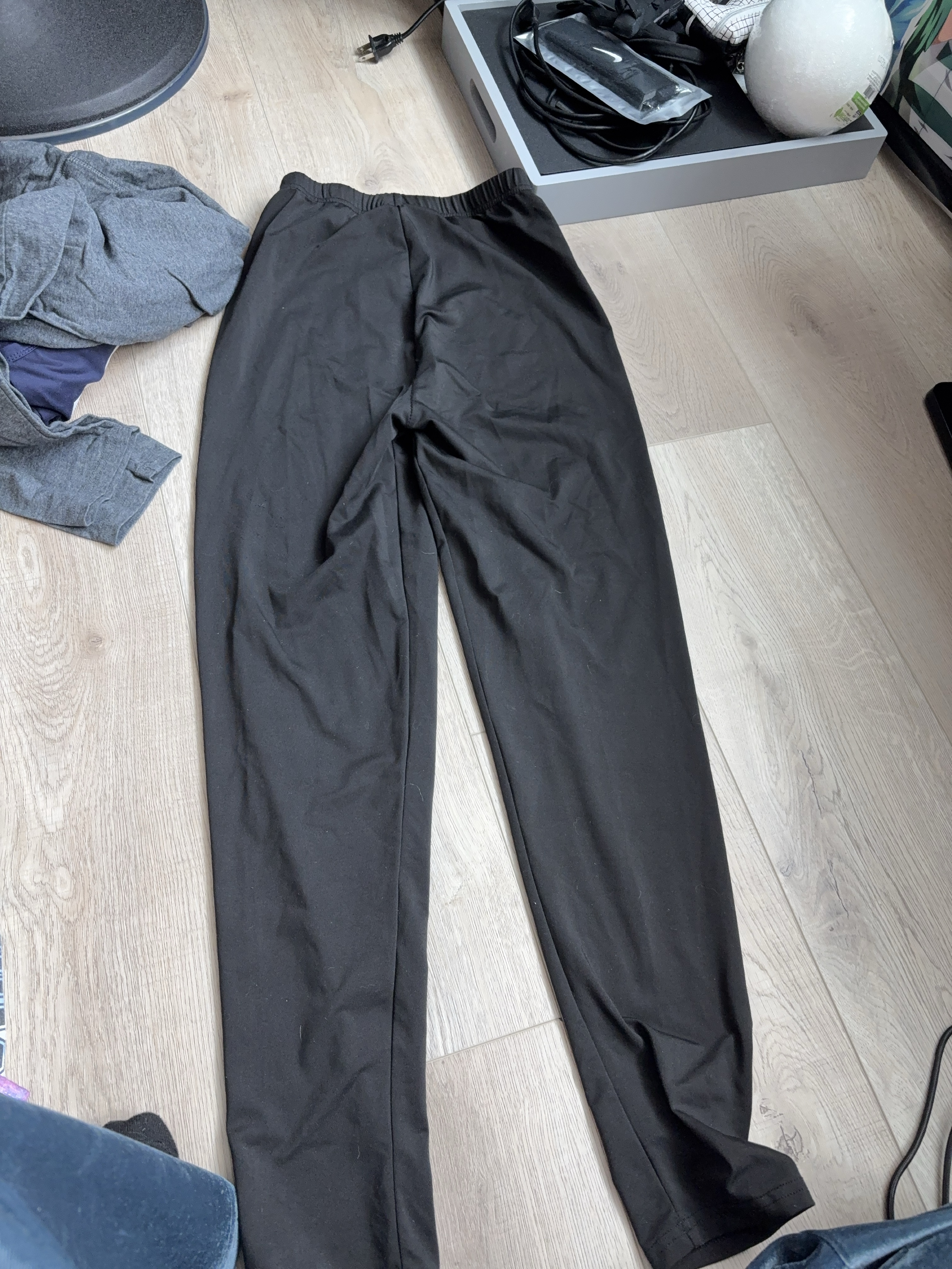 Black workout leggings thumbnail