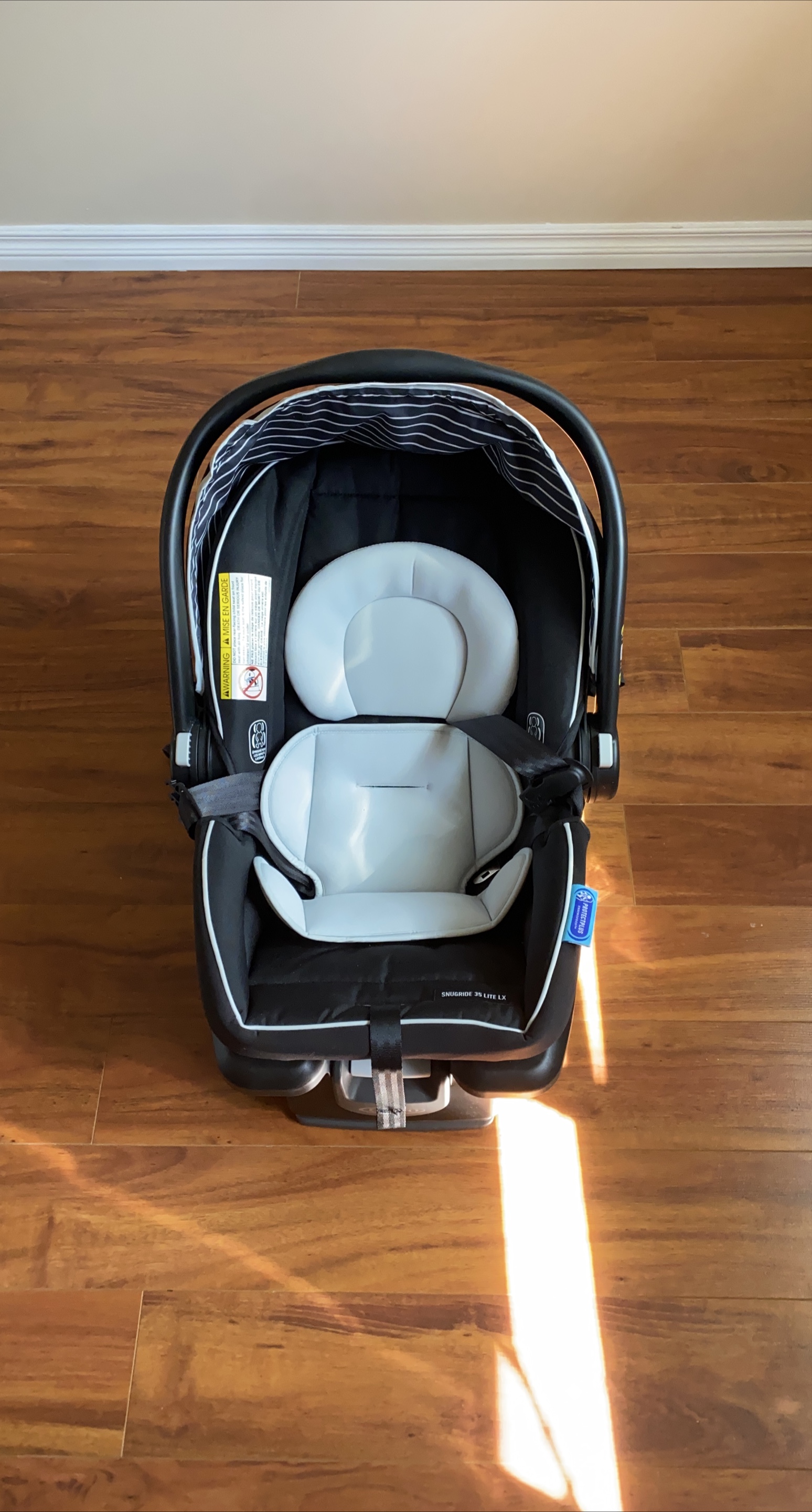 Graco SnugRide 35 Lite LX Infant Car Seat thumbnail