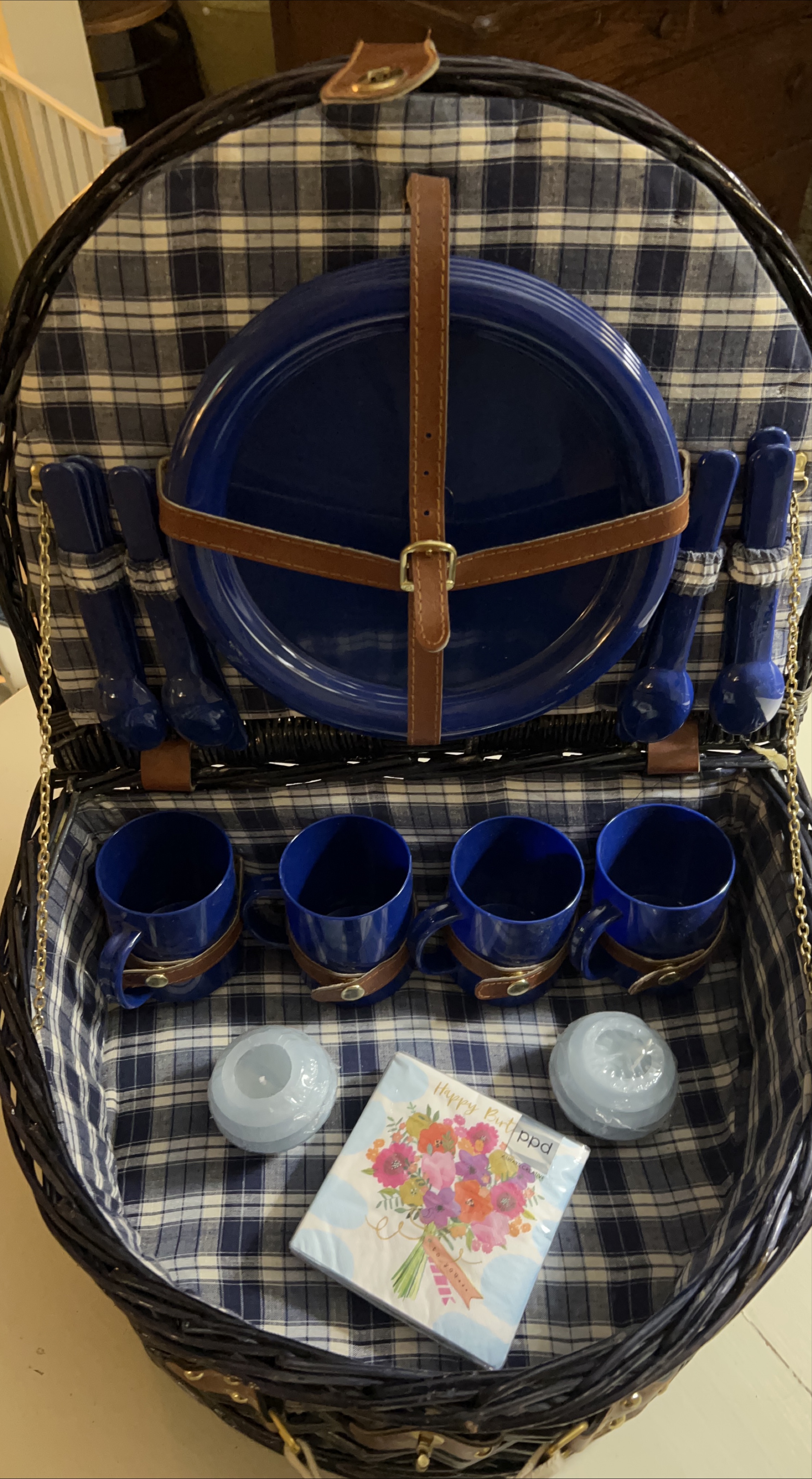 Picnic Basket Set thumbnail