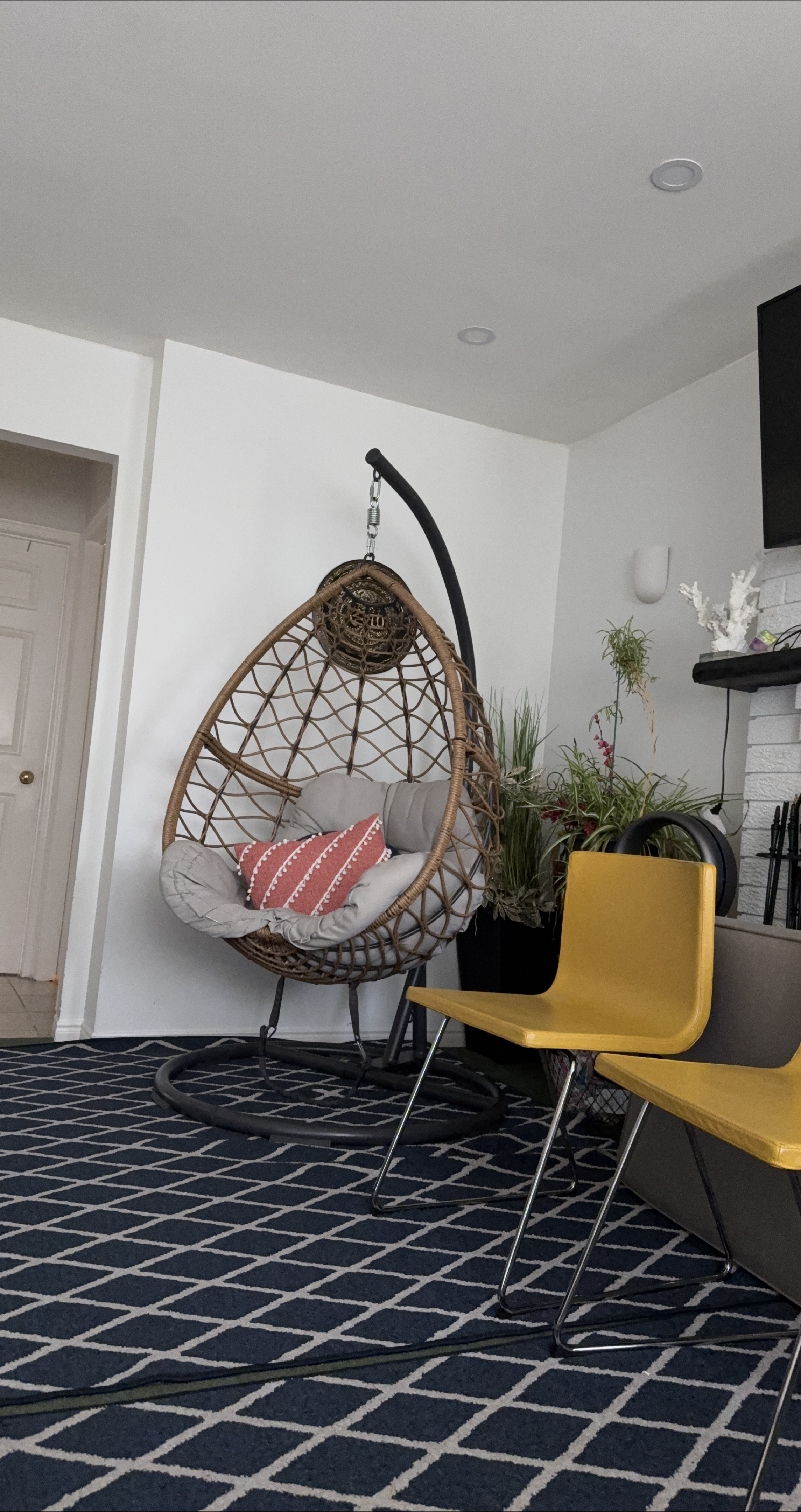 Wicker Egg Hanging Chair with Stand