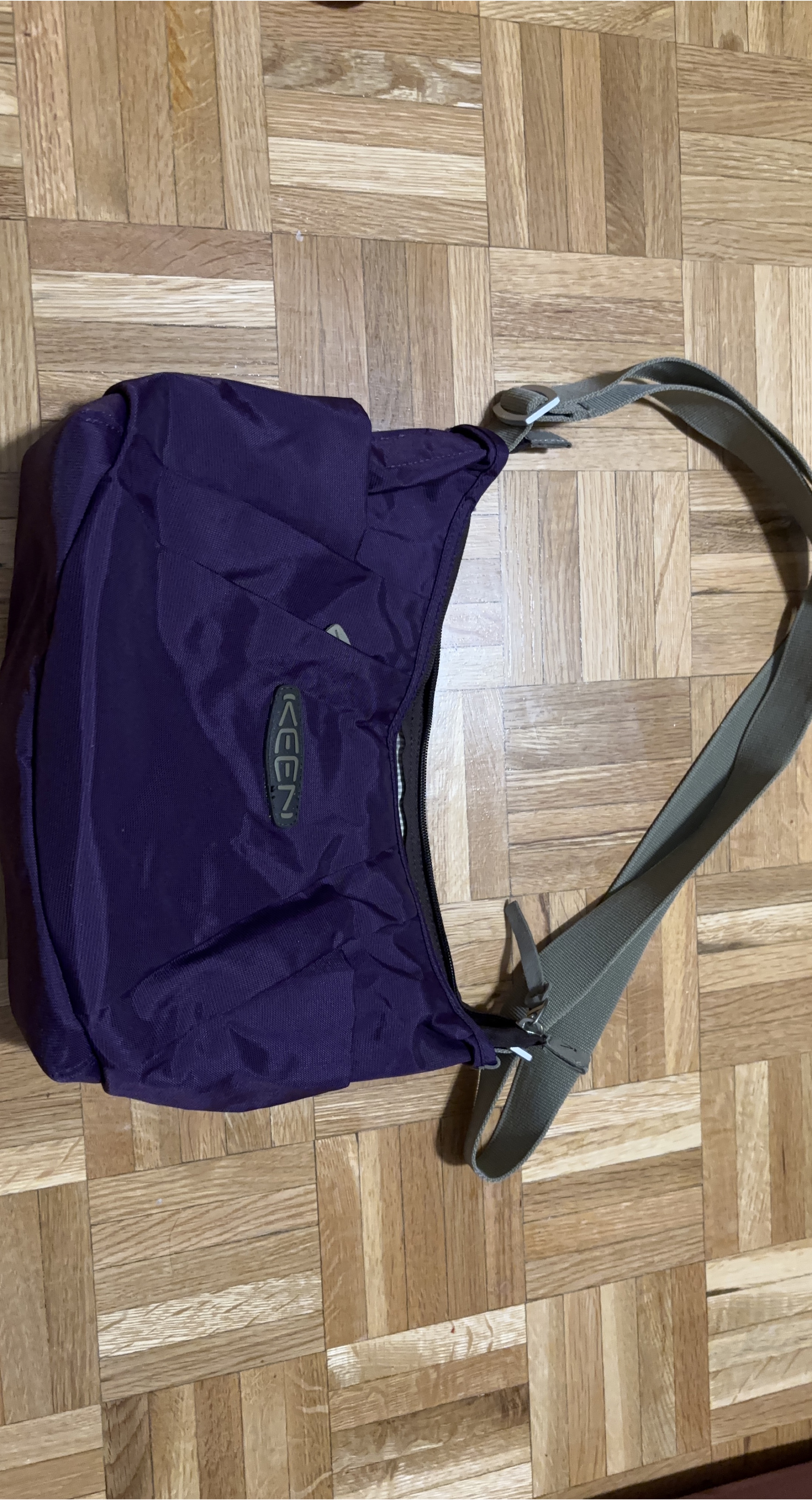 KEEN Purple Shoulder Bag💚 thumbnail