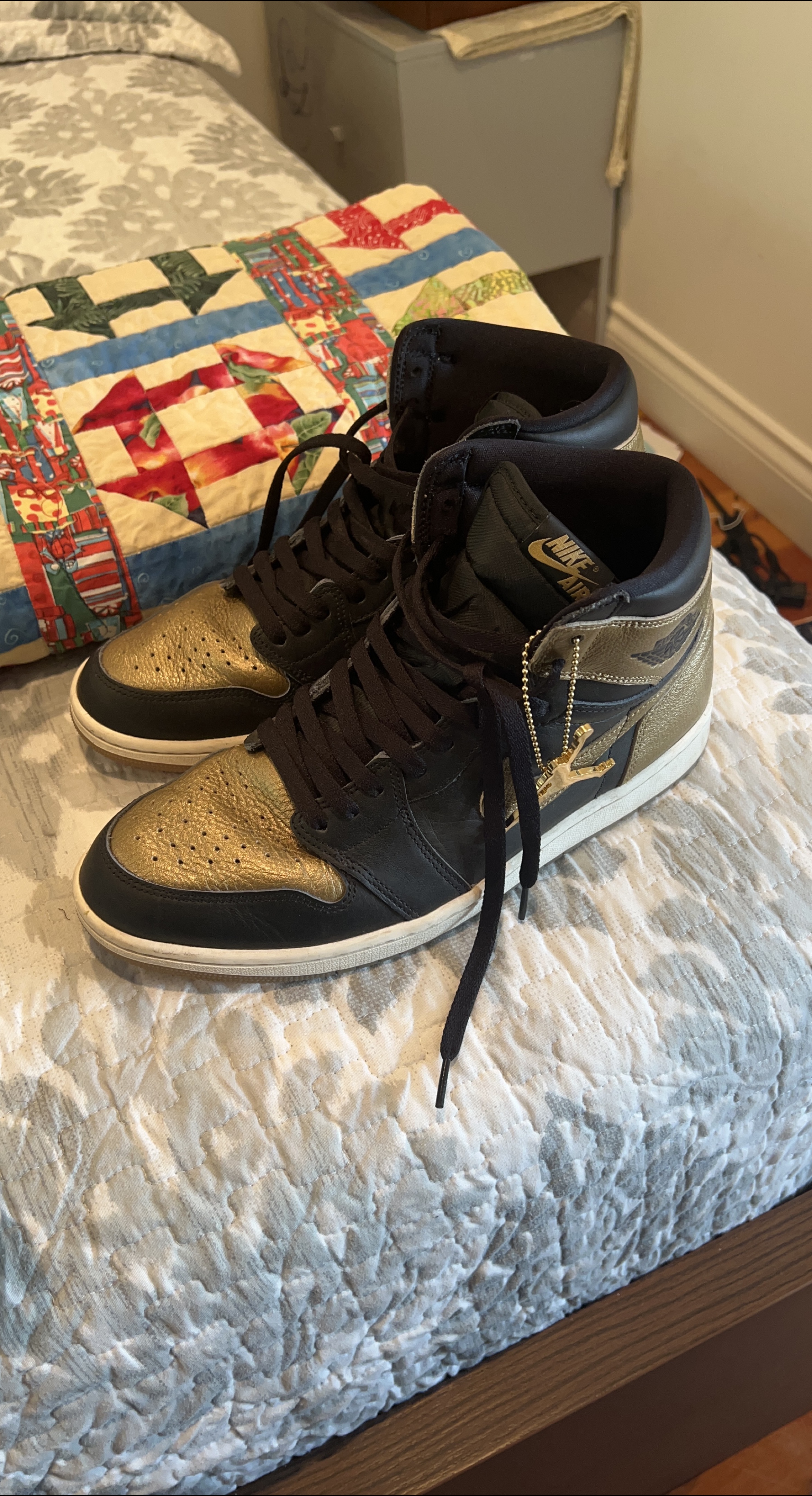 Nike Air Jordan 1 Retro High OG Black Metallic Gold