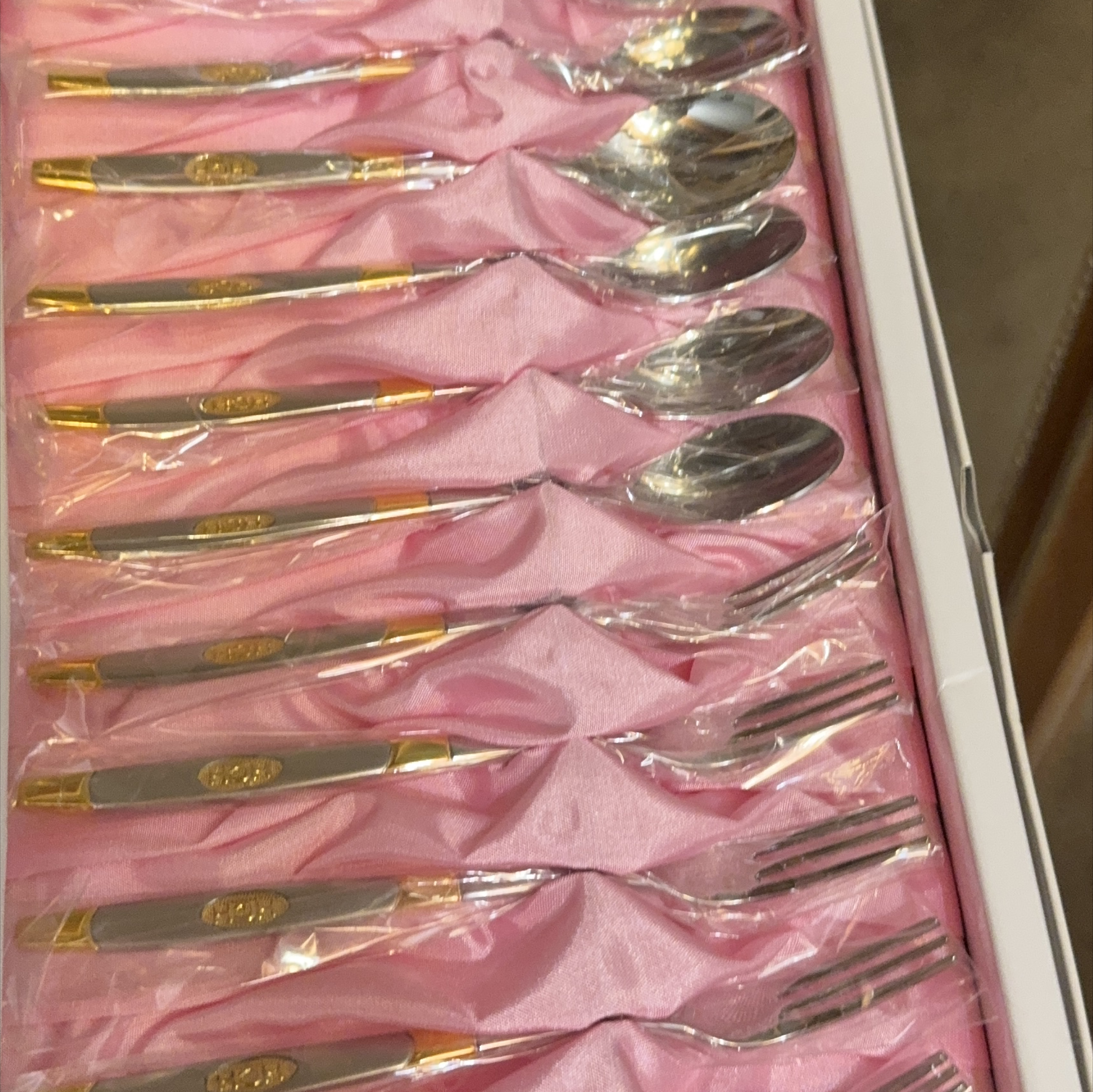 Brand new Flatware Set thumbnail