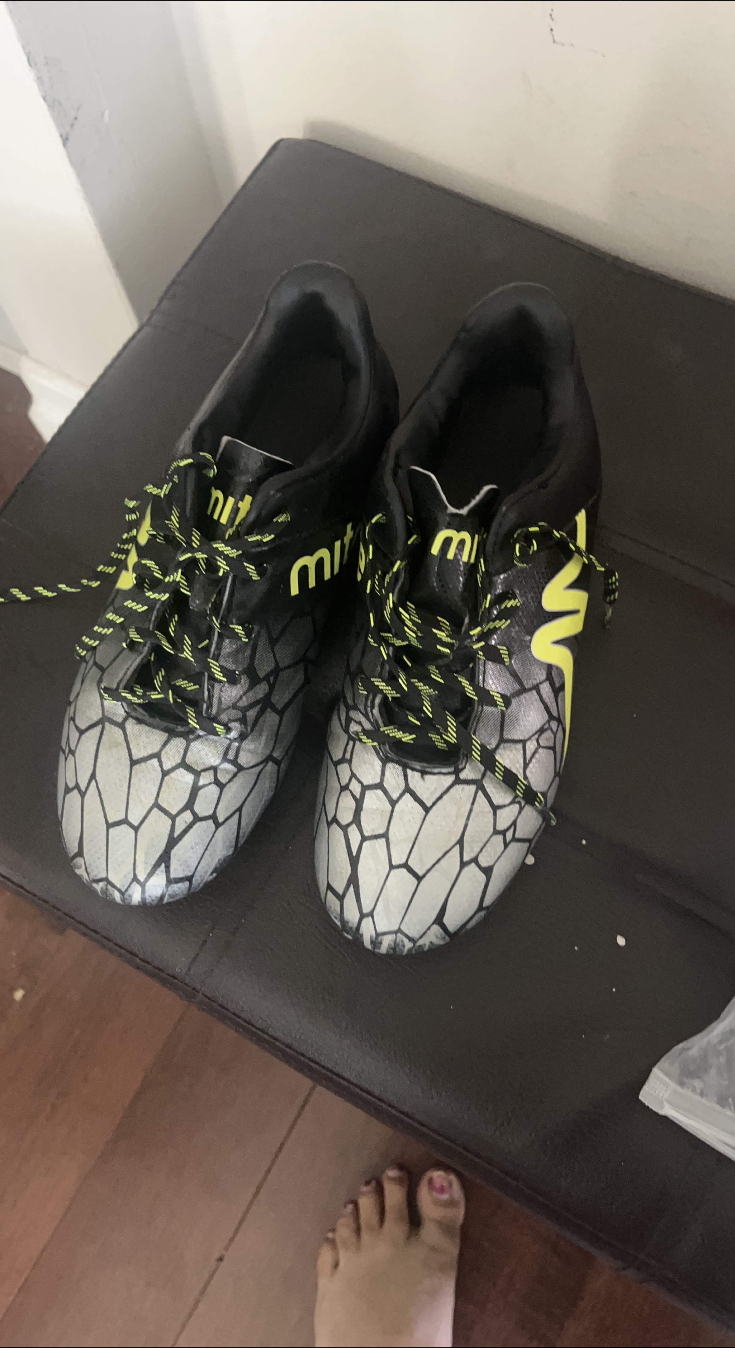 Mitre Soccer Cleats size 4 thumbnail