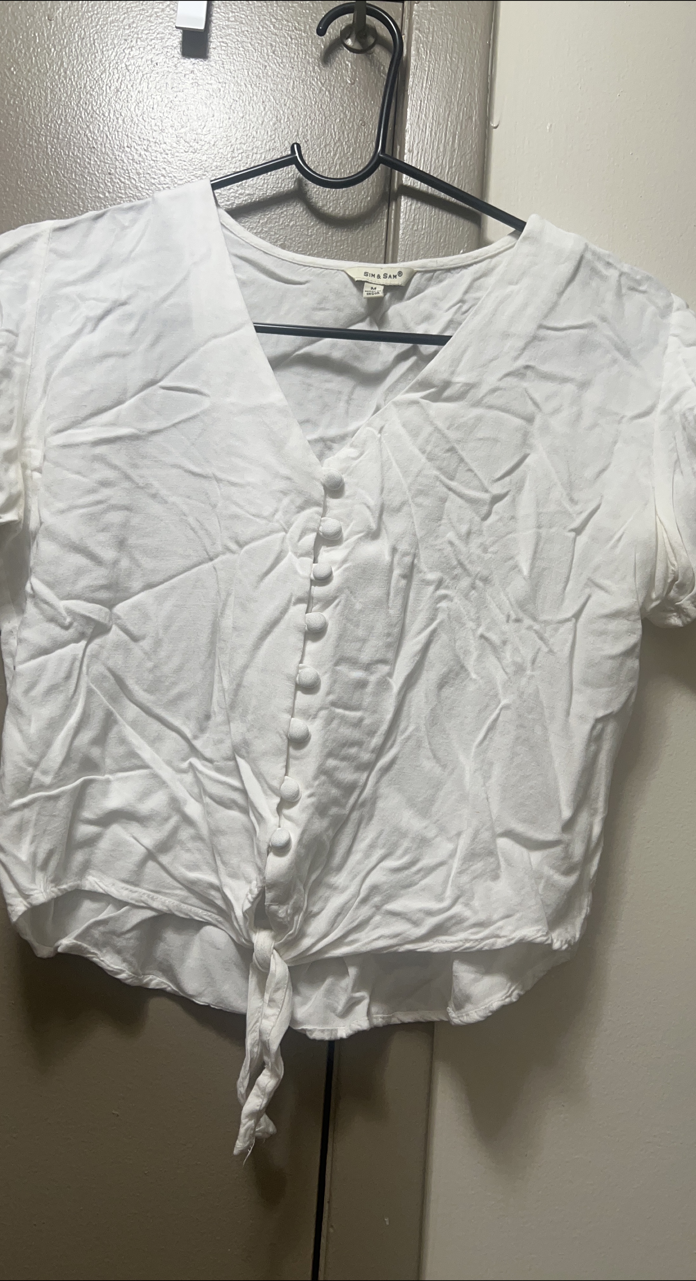 SIM & SAM White V-Neck Button-Up Tie-Front Blouse