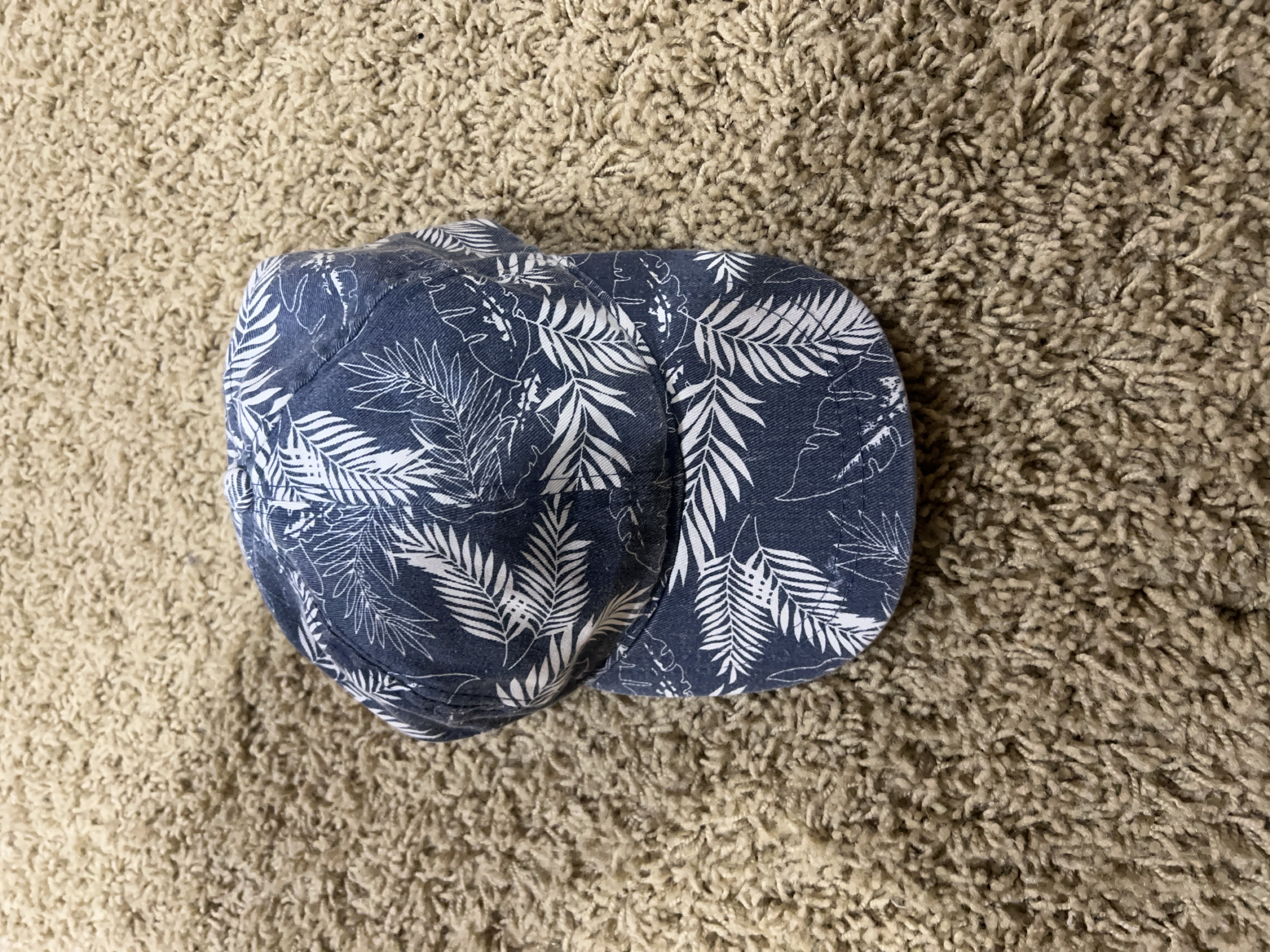 🥕Blue and White Leaf Print Hat