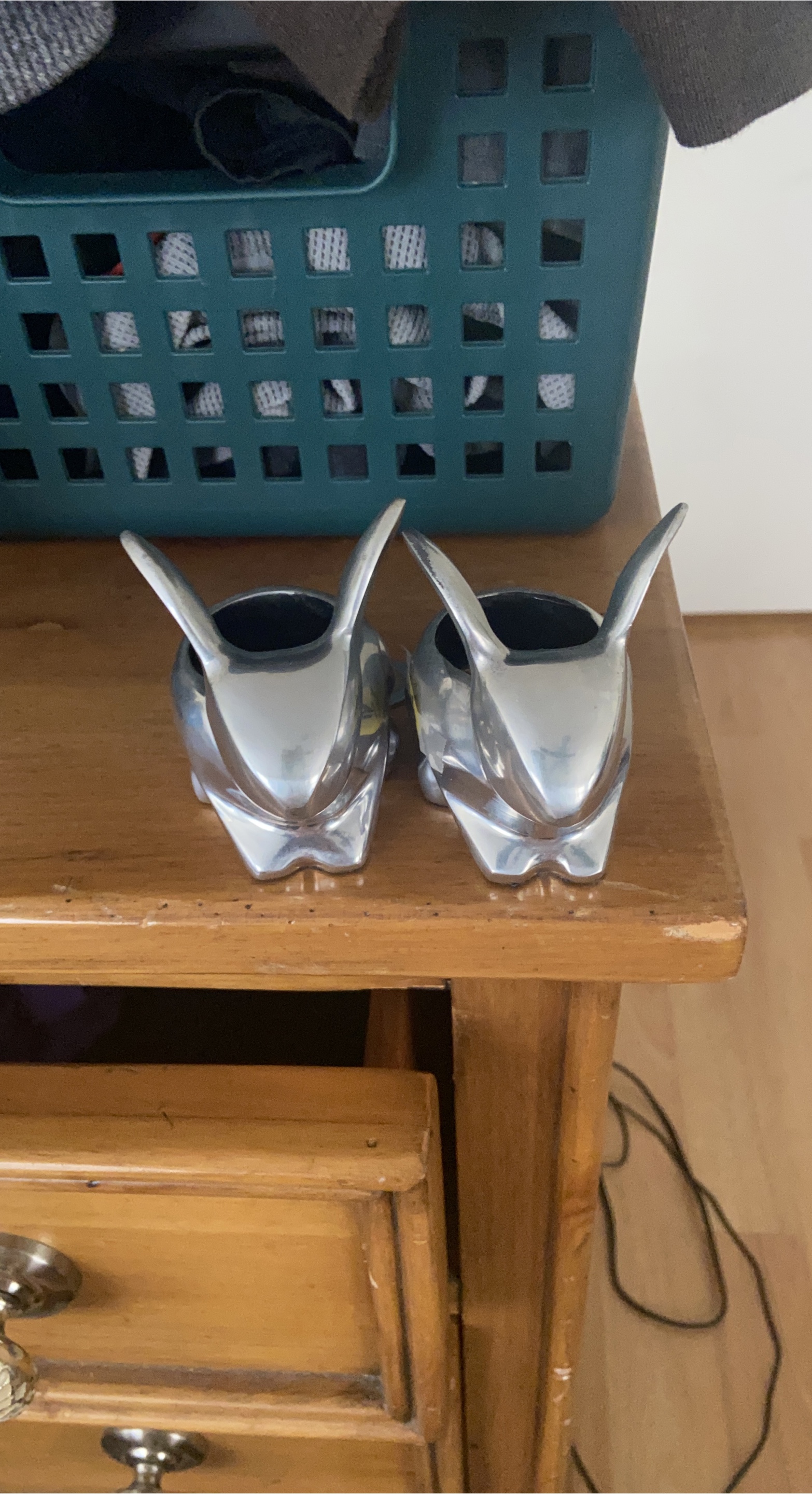 Silver Rabbit Figurines thumbnail