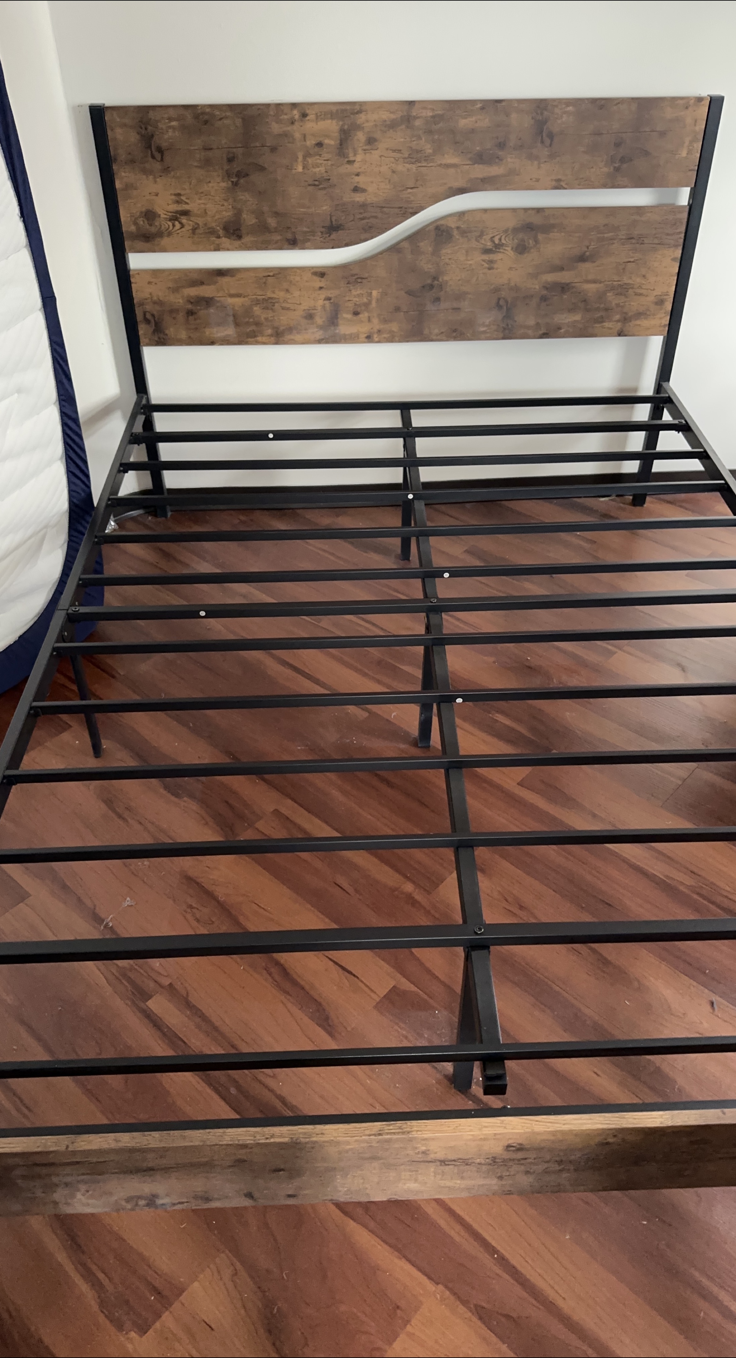 Full size platform Bed Frame - photo 3