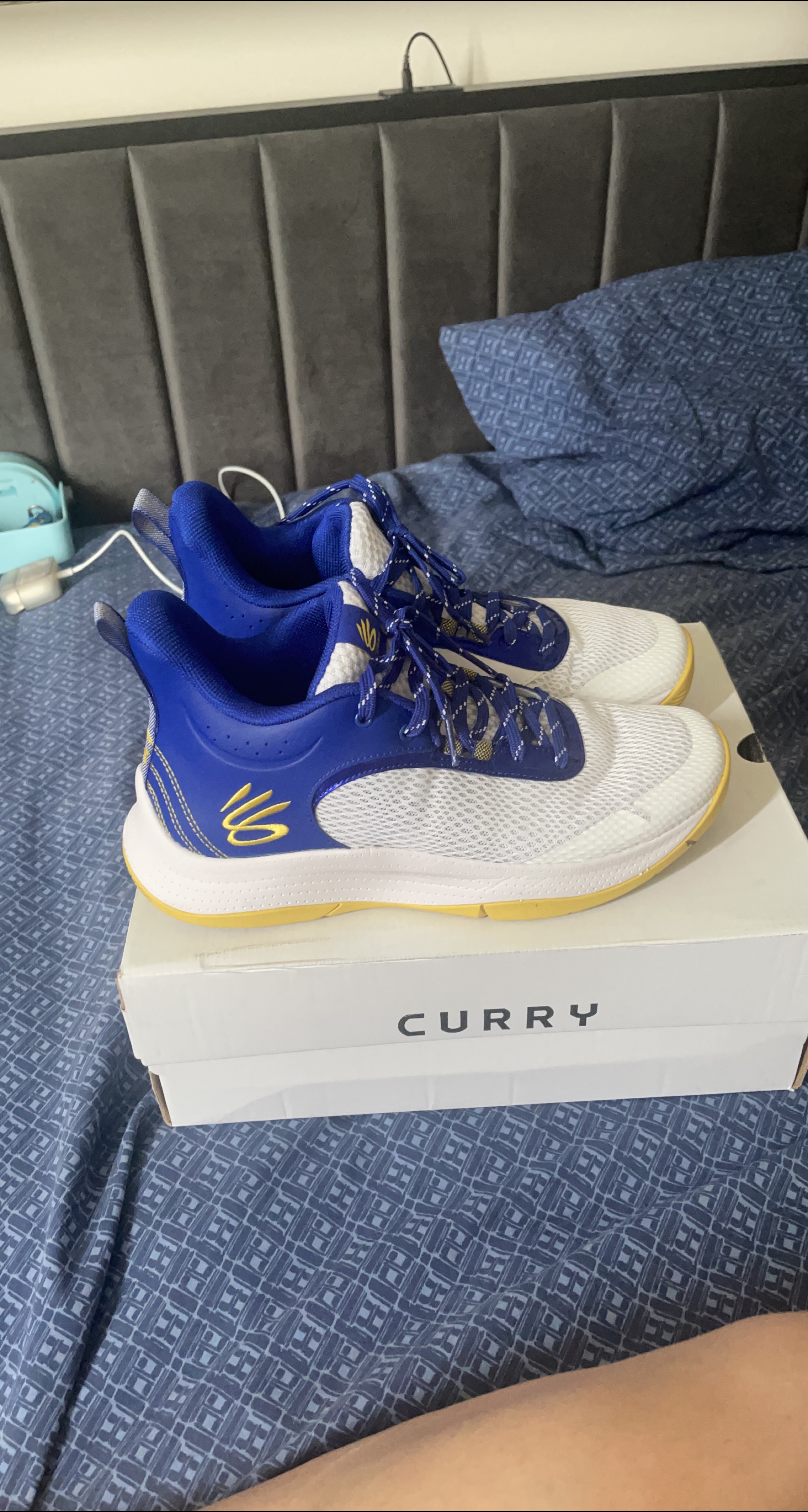 Curry Basketball Sneakers thumbnail