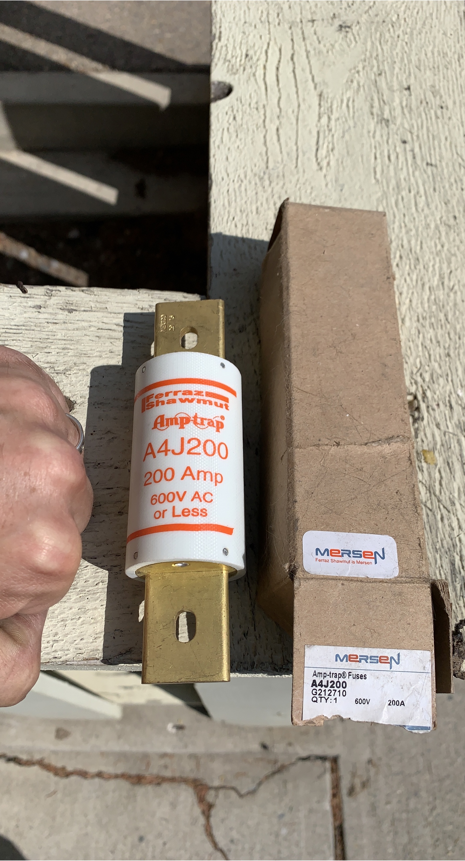 Fuses 200 Amp 600V thumbnail