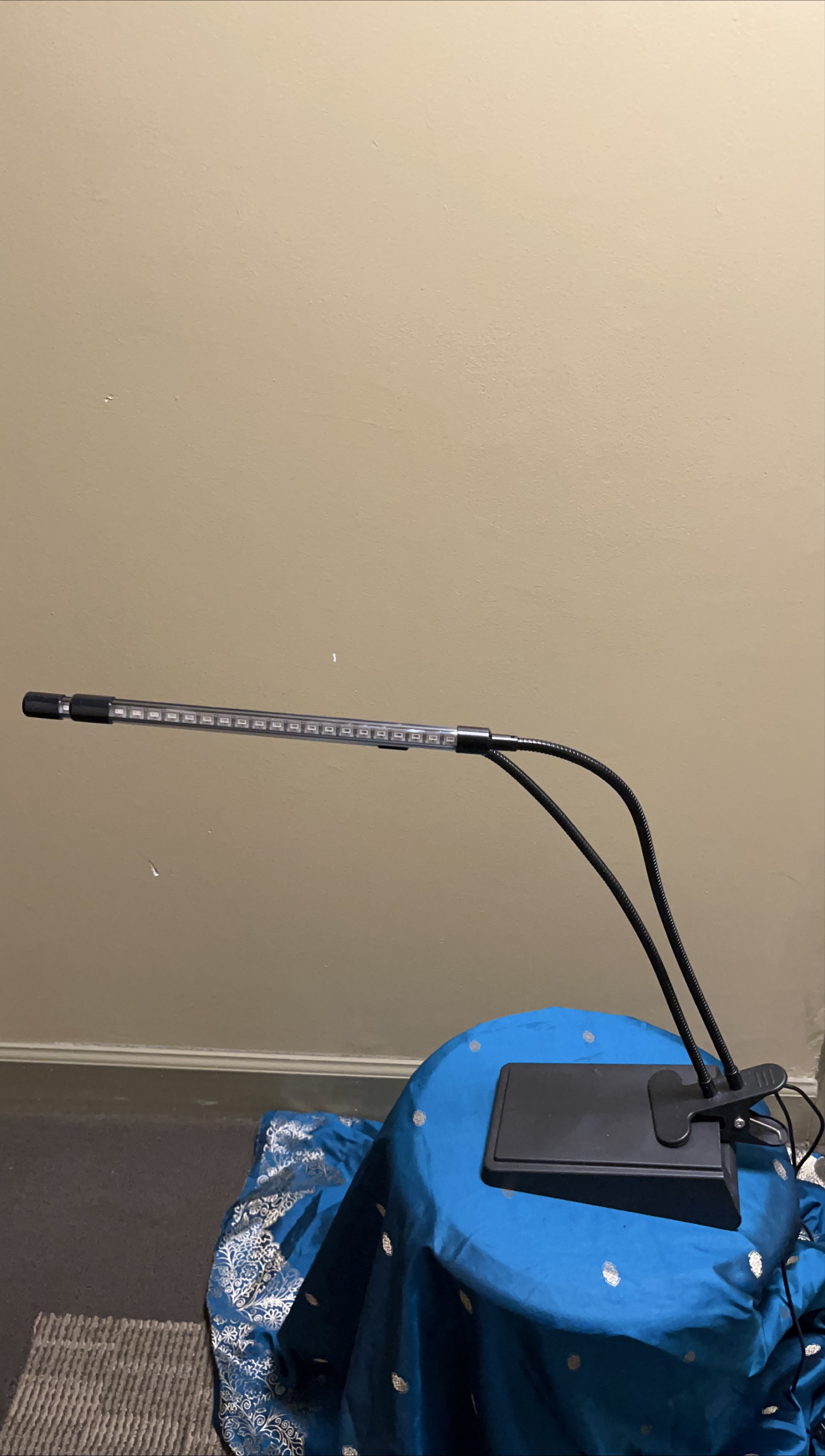 Clip-On LED Plant Light thumbnail