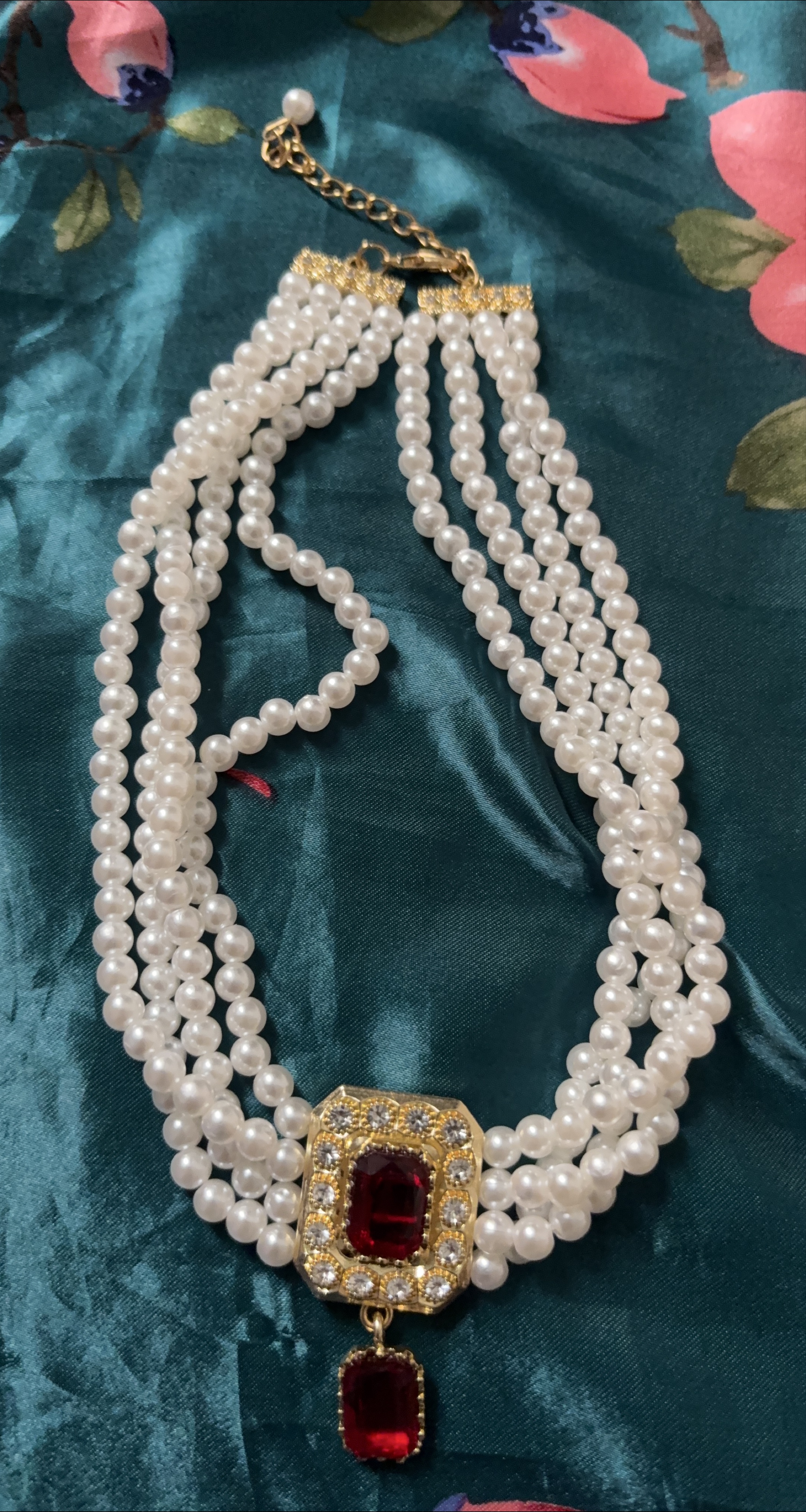 Vintage-Style Pearl Necklace 🥕💚 thumbnail