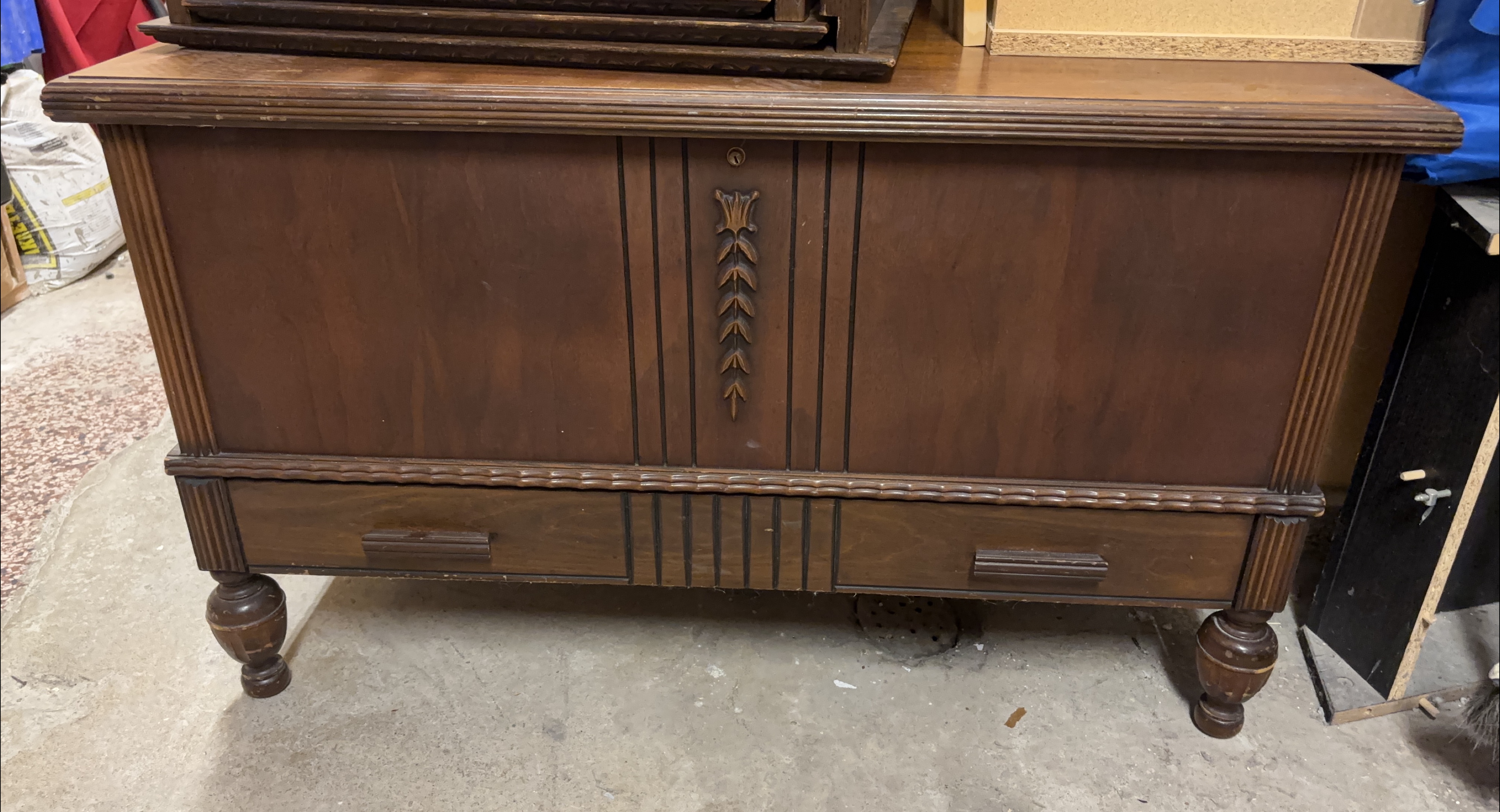 Antique Wooden Storage Chest 💚